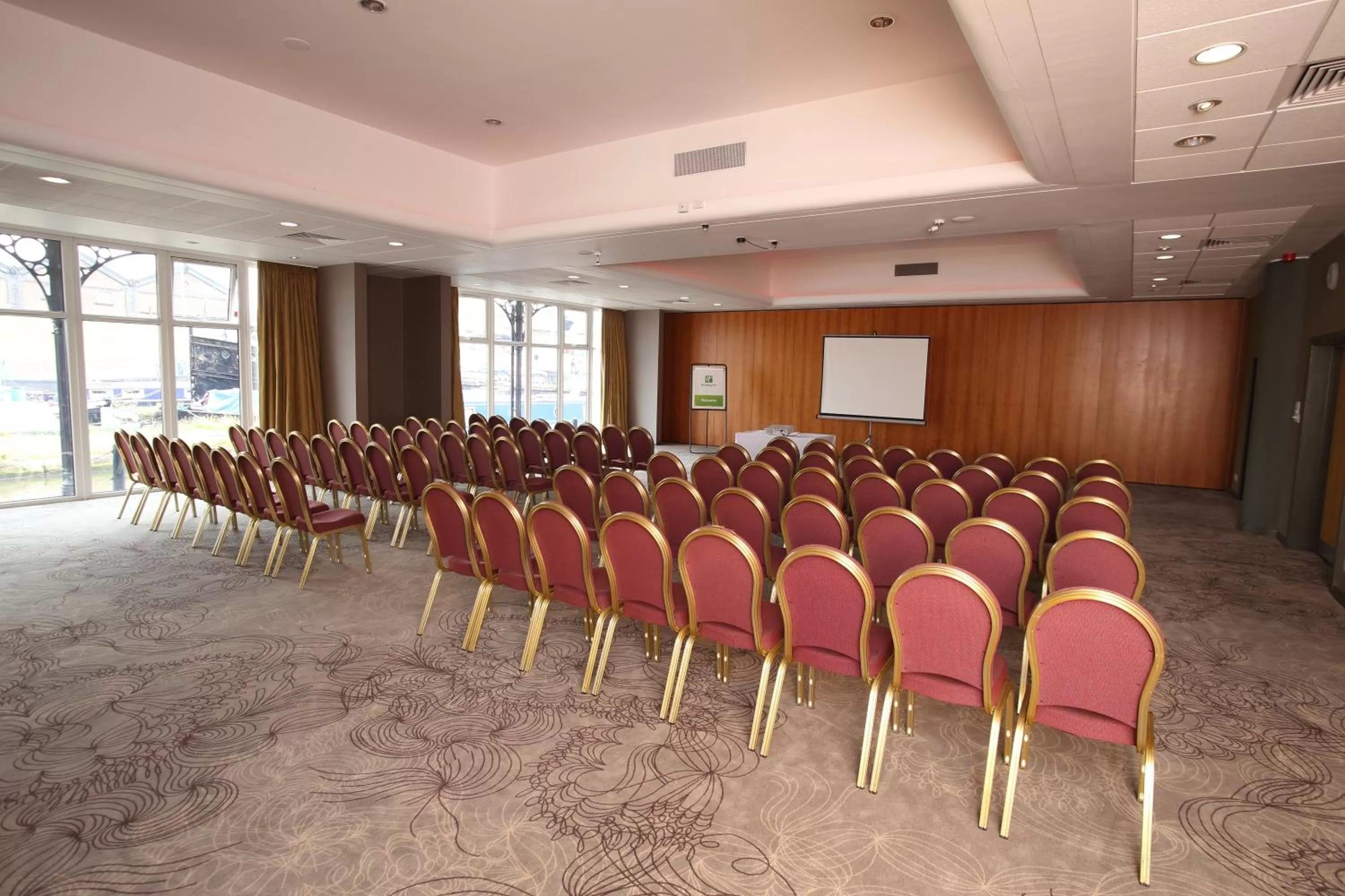 Meeting/conference room in Holiday Inn Ellesmere Port/Cheshire Oaks by IHG