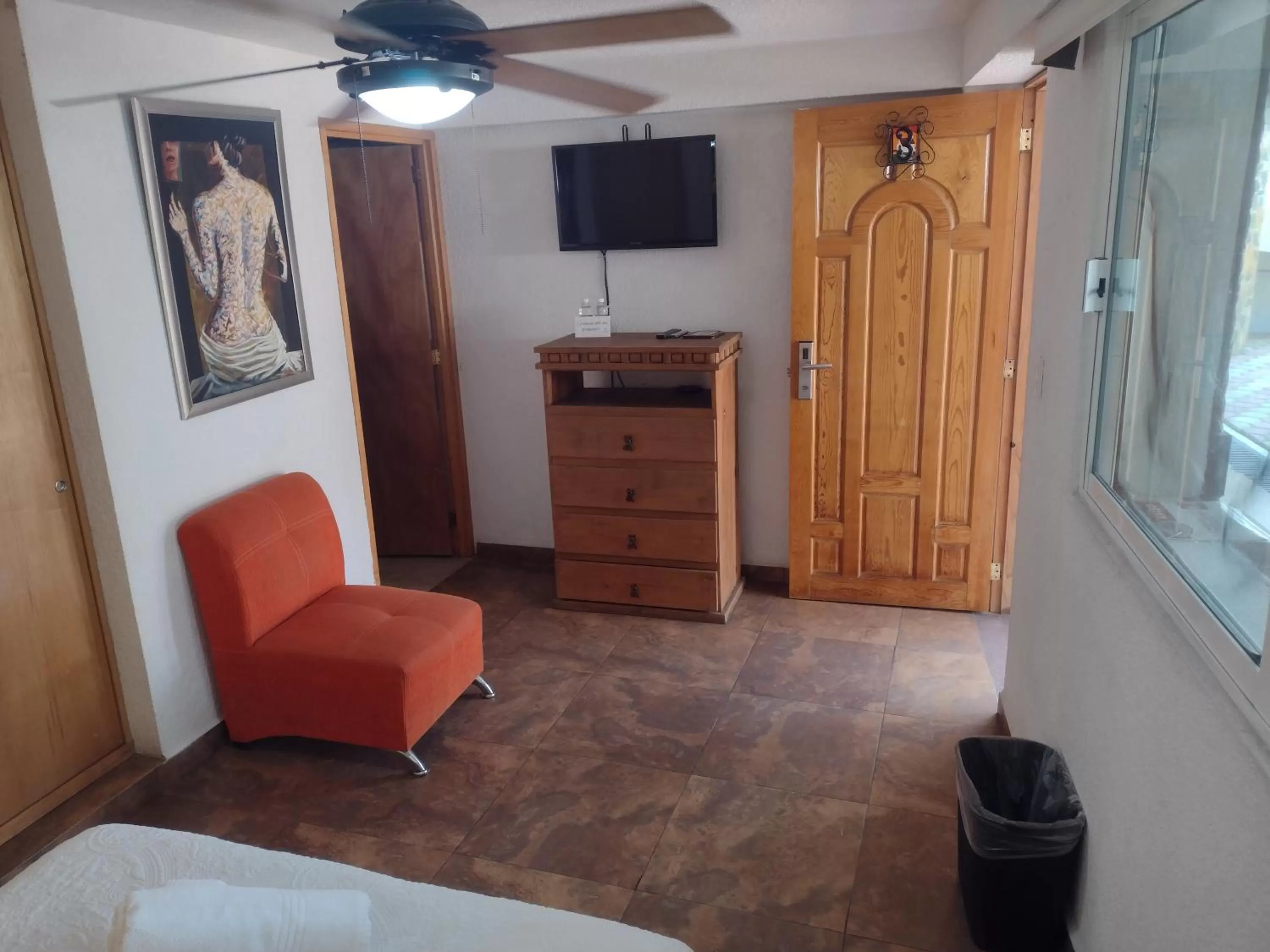 TV and multimedia, TV/Entertainment Center in Hotel Leyenda del Tepozteco