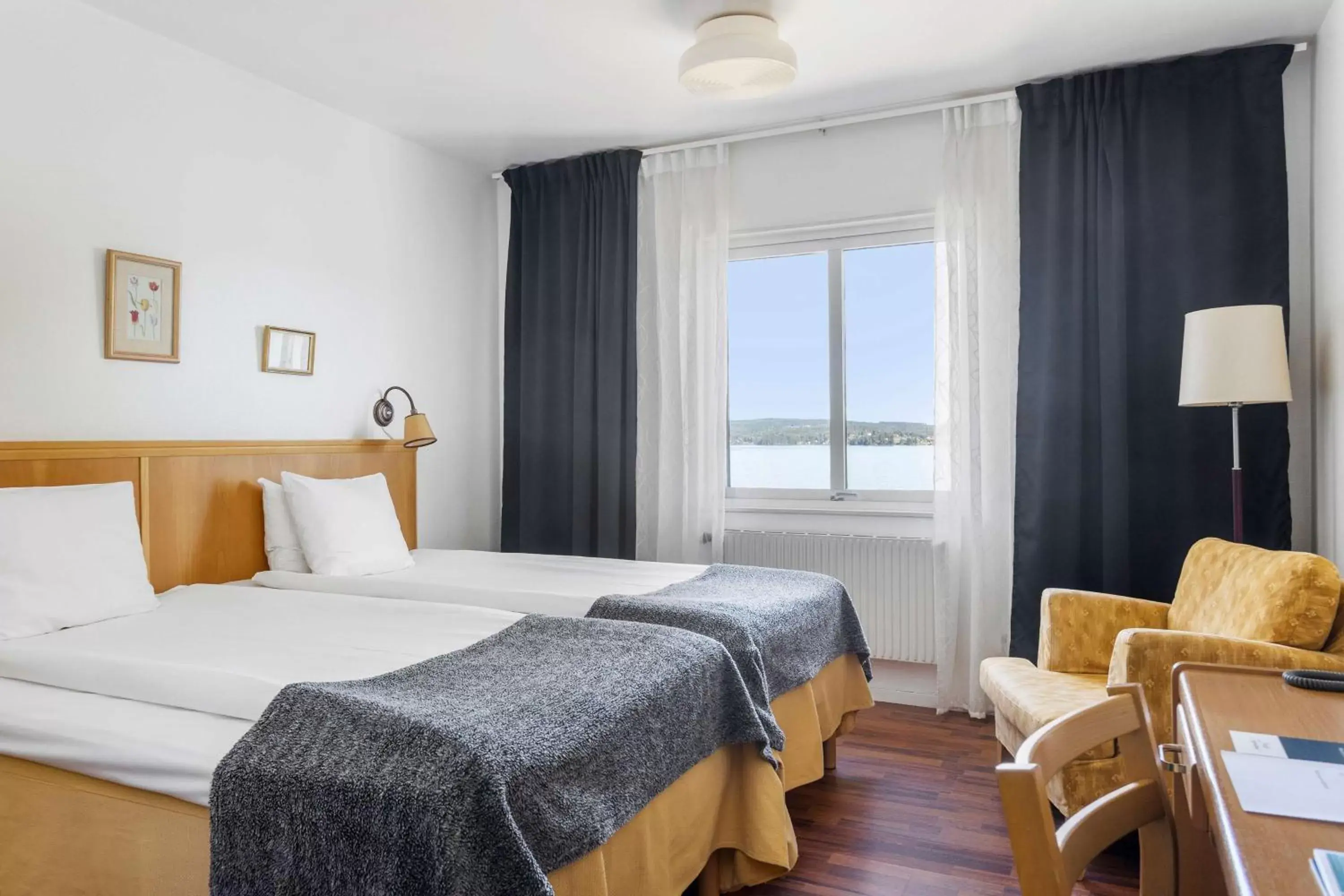 Twin Room with Lake View in Hotell Frykenstrand; Sure Hotel Collection by Best Western Twin Room with Lake View in Hotell Frykenstrand; Sure Hotel Collection by Best Western