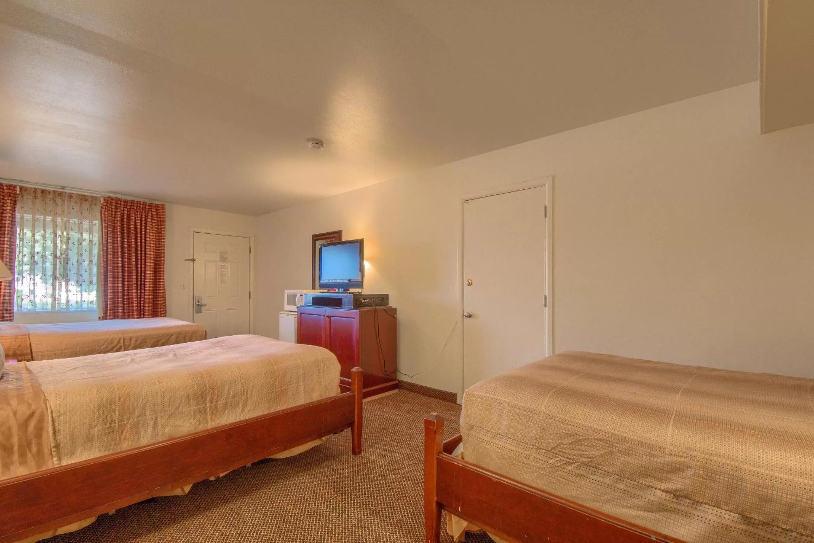 Bed in Americas Best Value Inn Uvalde