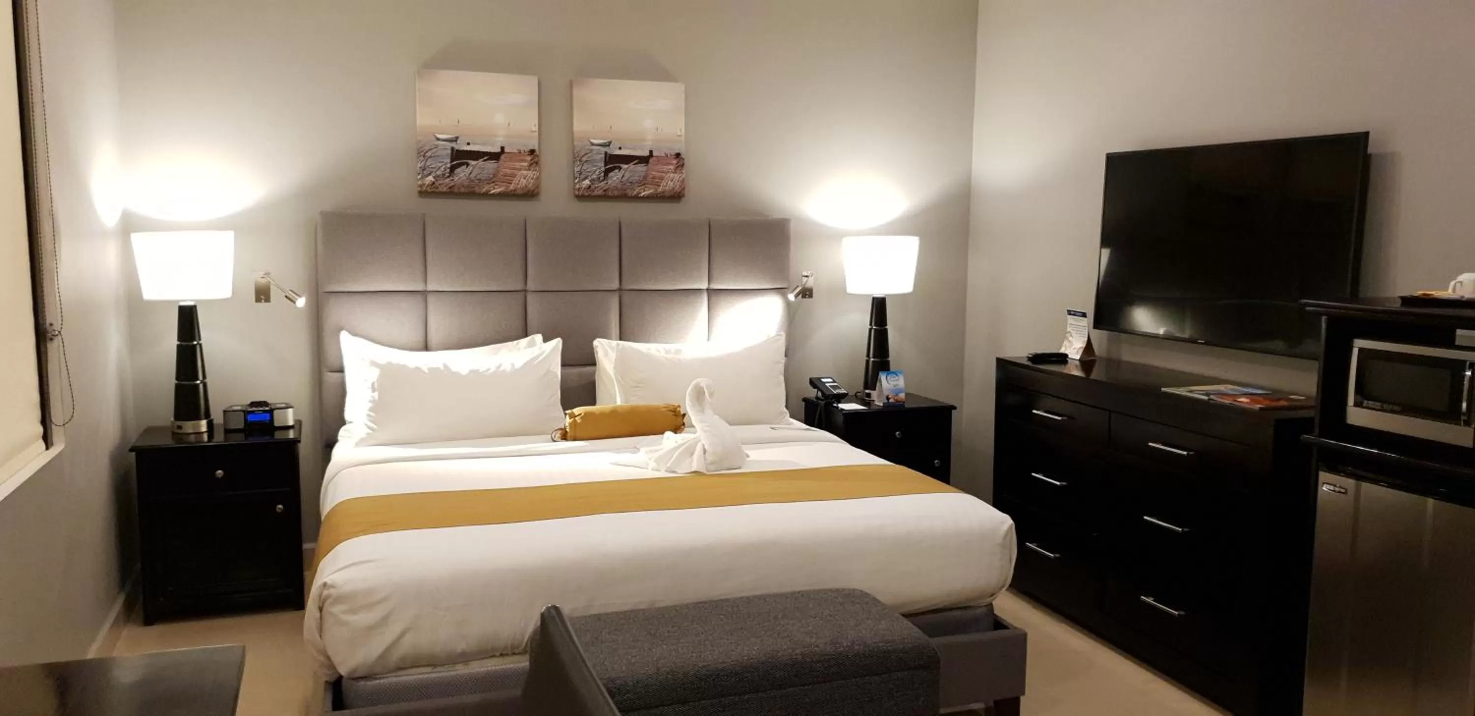 Bed in Best Western Plus Belize Biltmore Plaza