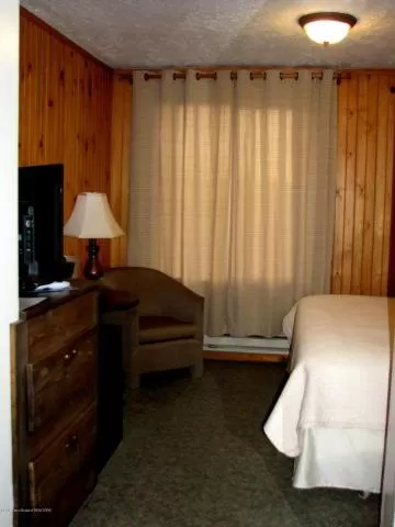 Bed in Colter's Lodge