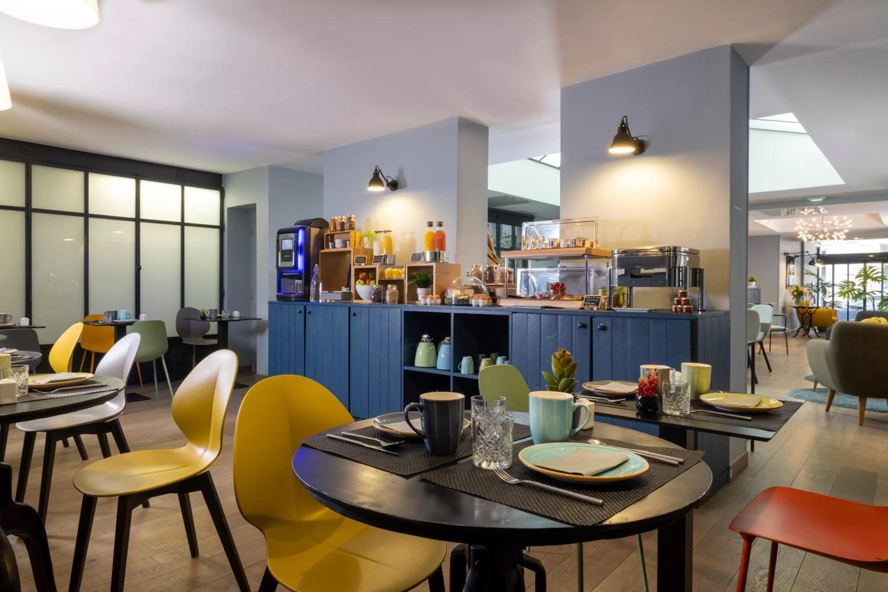 Restaurant/places to eat in Hôtel Hélios Opéra