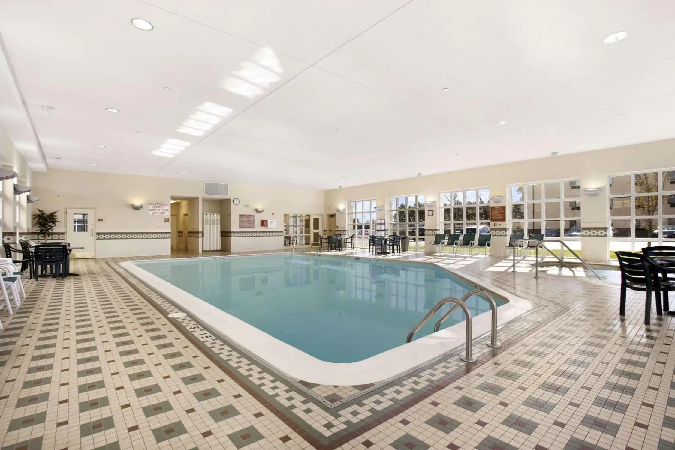 Pool view in Hampton Inn & Suites Providence-Warwick Airport