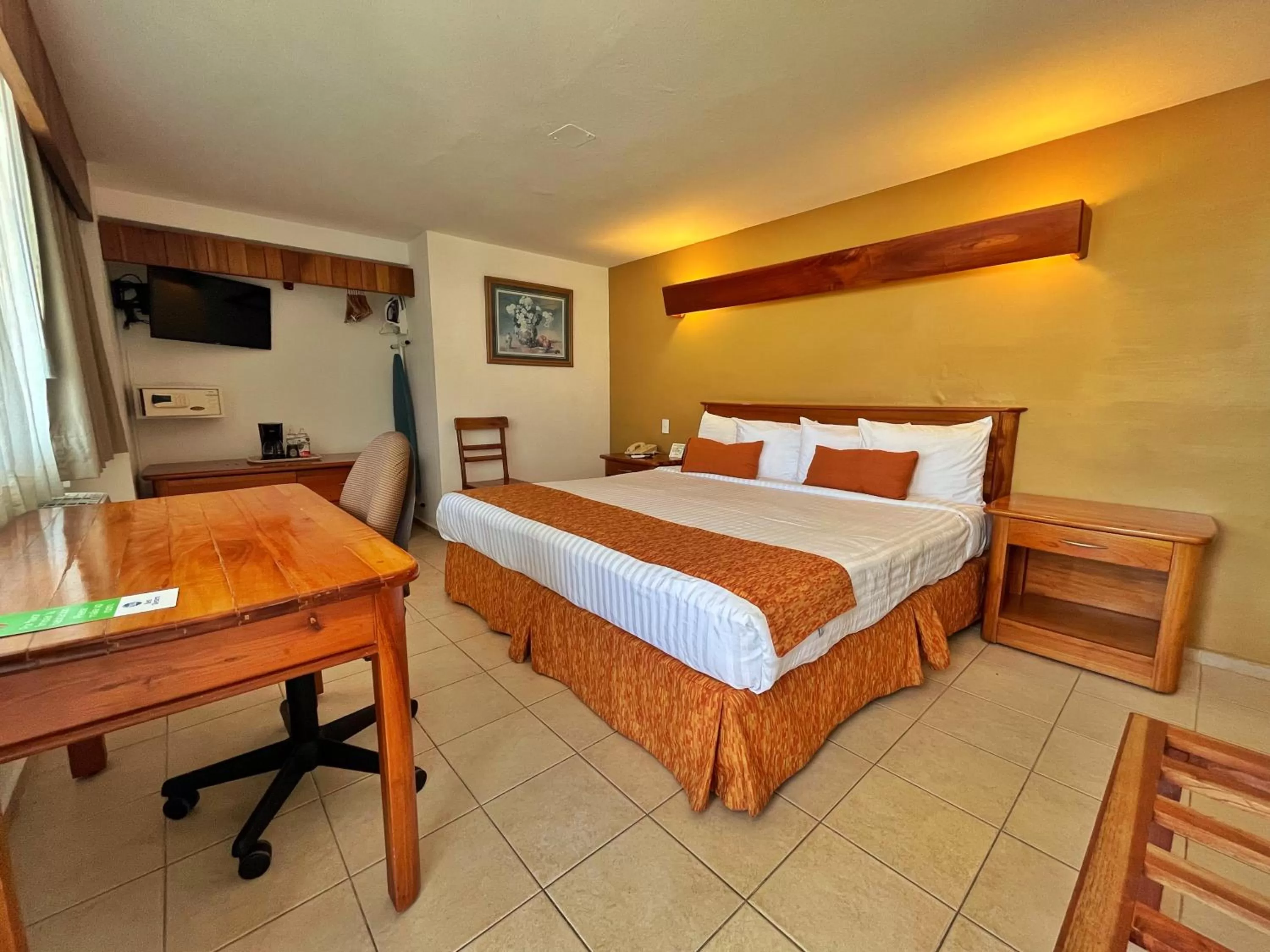 Photo of the whole room, Bed in Best Western Riviera Tuxpan