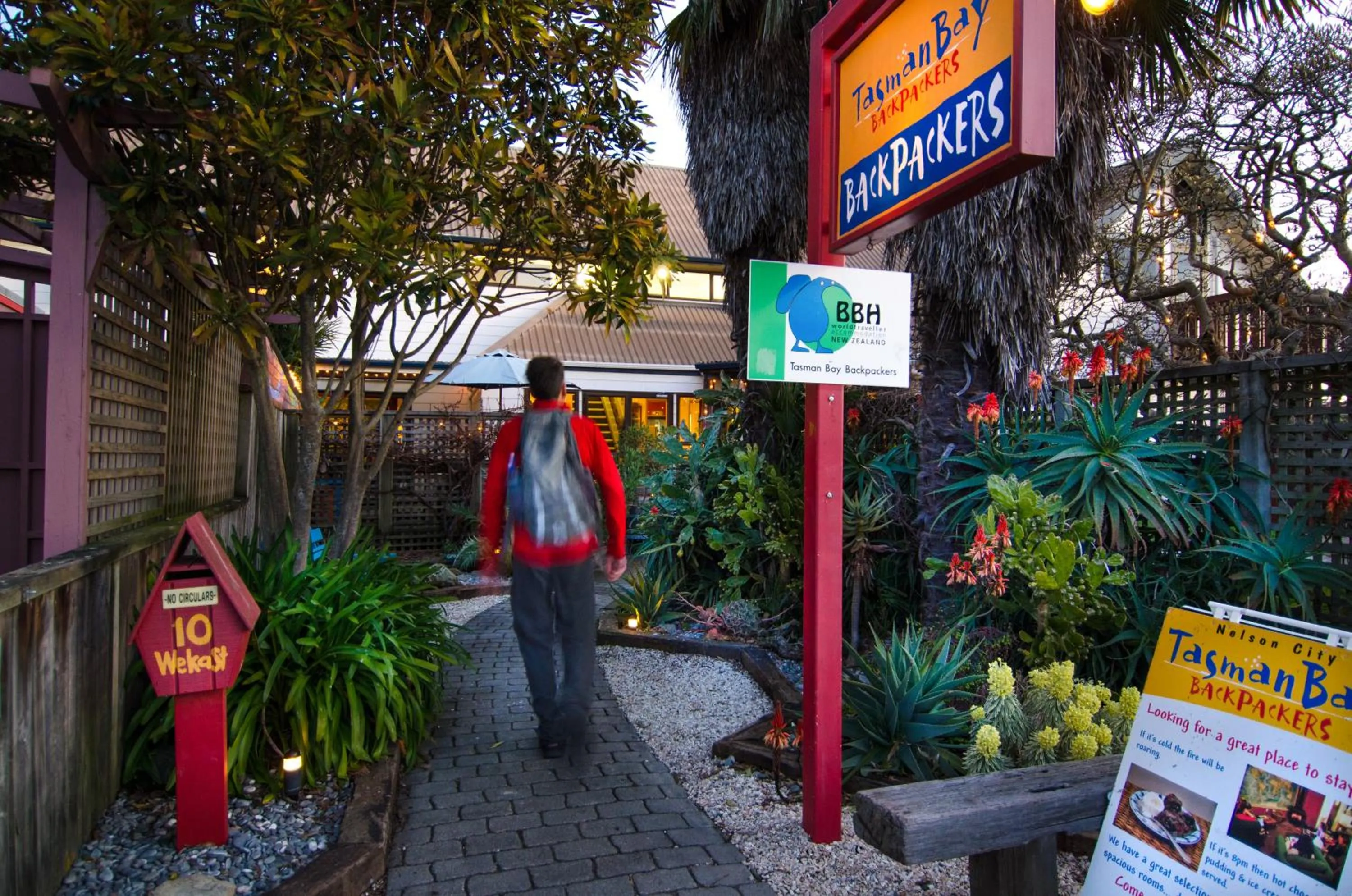 Facade/entrance in Tasman Bay Backpackers