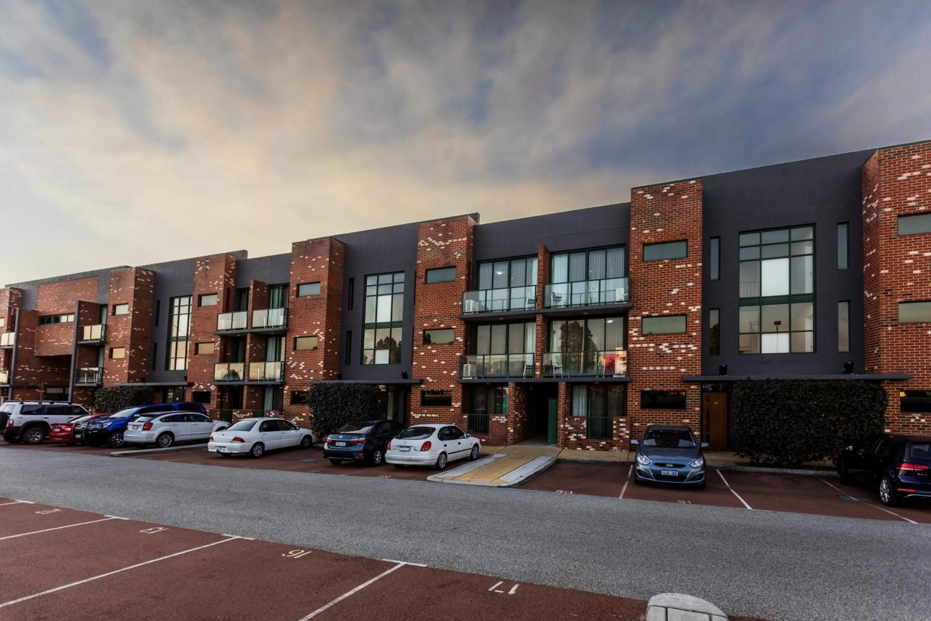 Property building in Perth Ascot Central Apartment Hotel Official