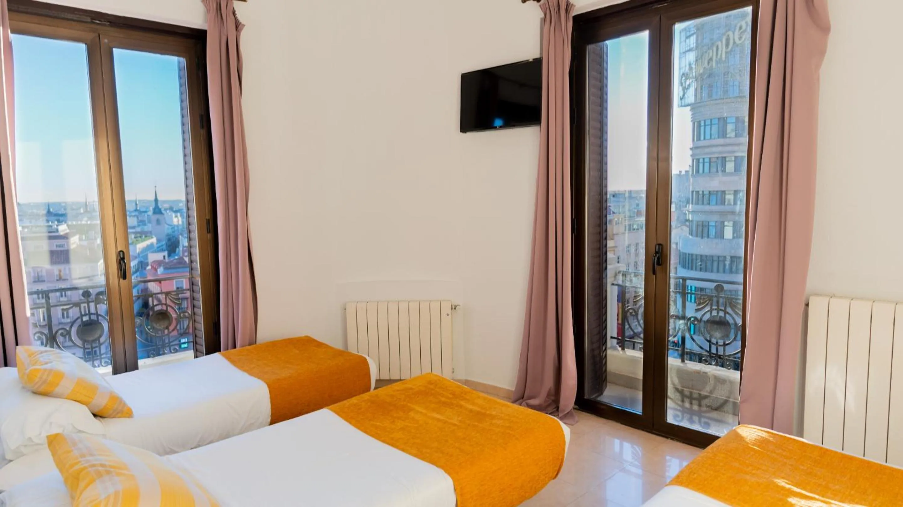 Bedroom, Bed in Hostal Josefina-Gran Vía