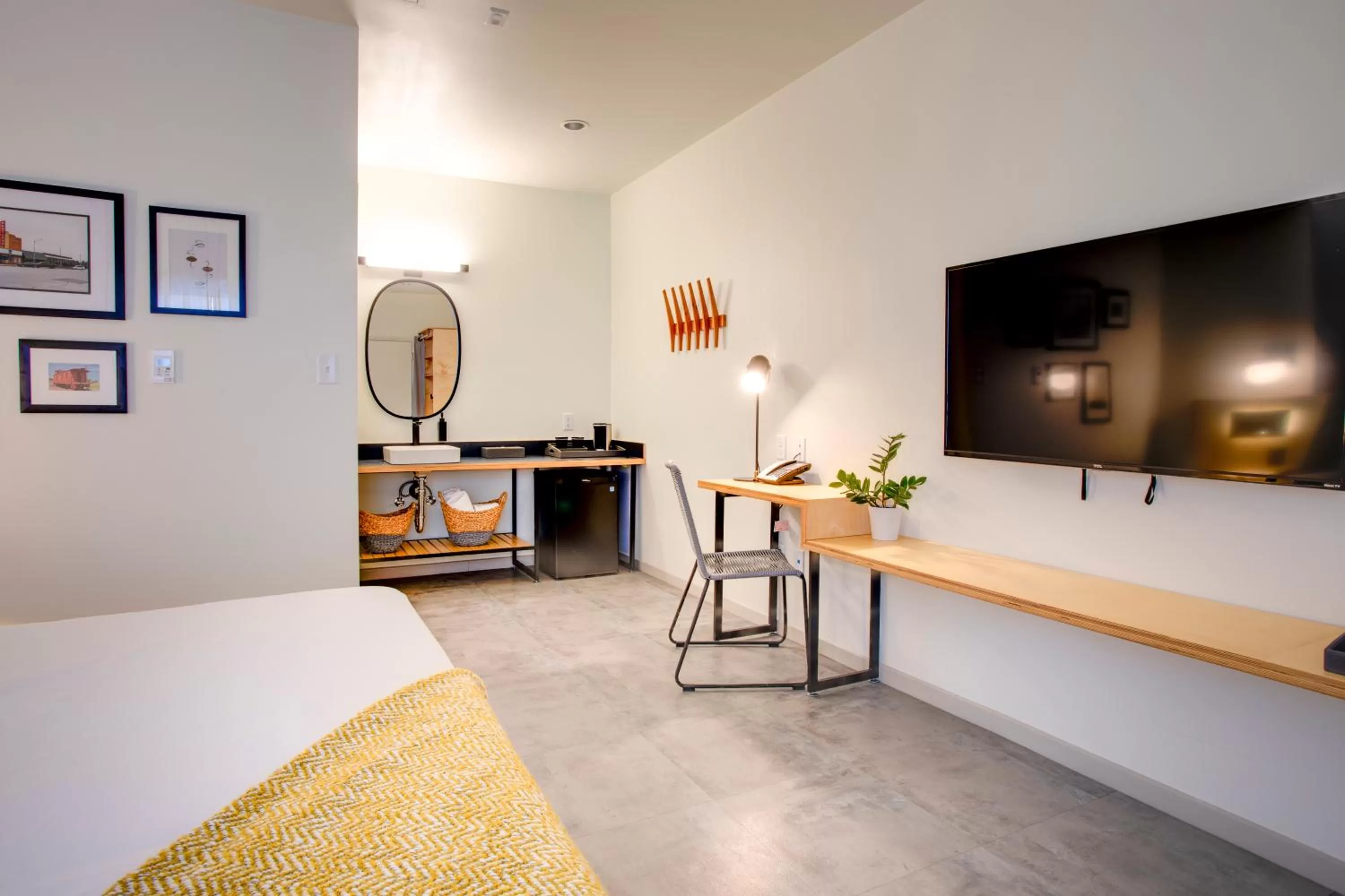 TV and multimedia, Bed in The Monterey Motel