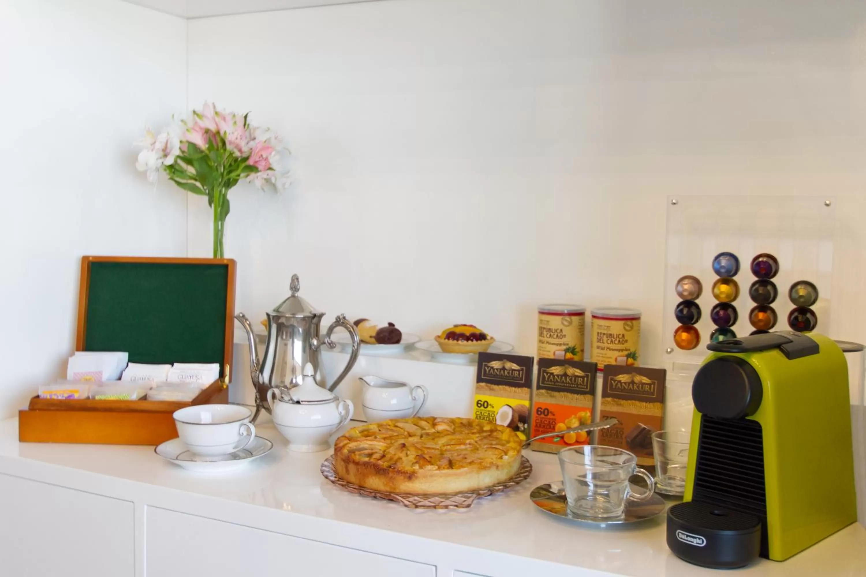 Food and drinks in Penthouse Lodge B&B