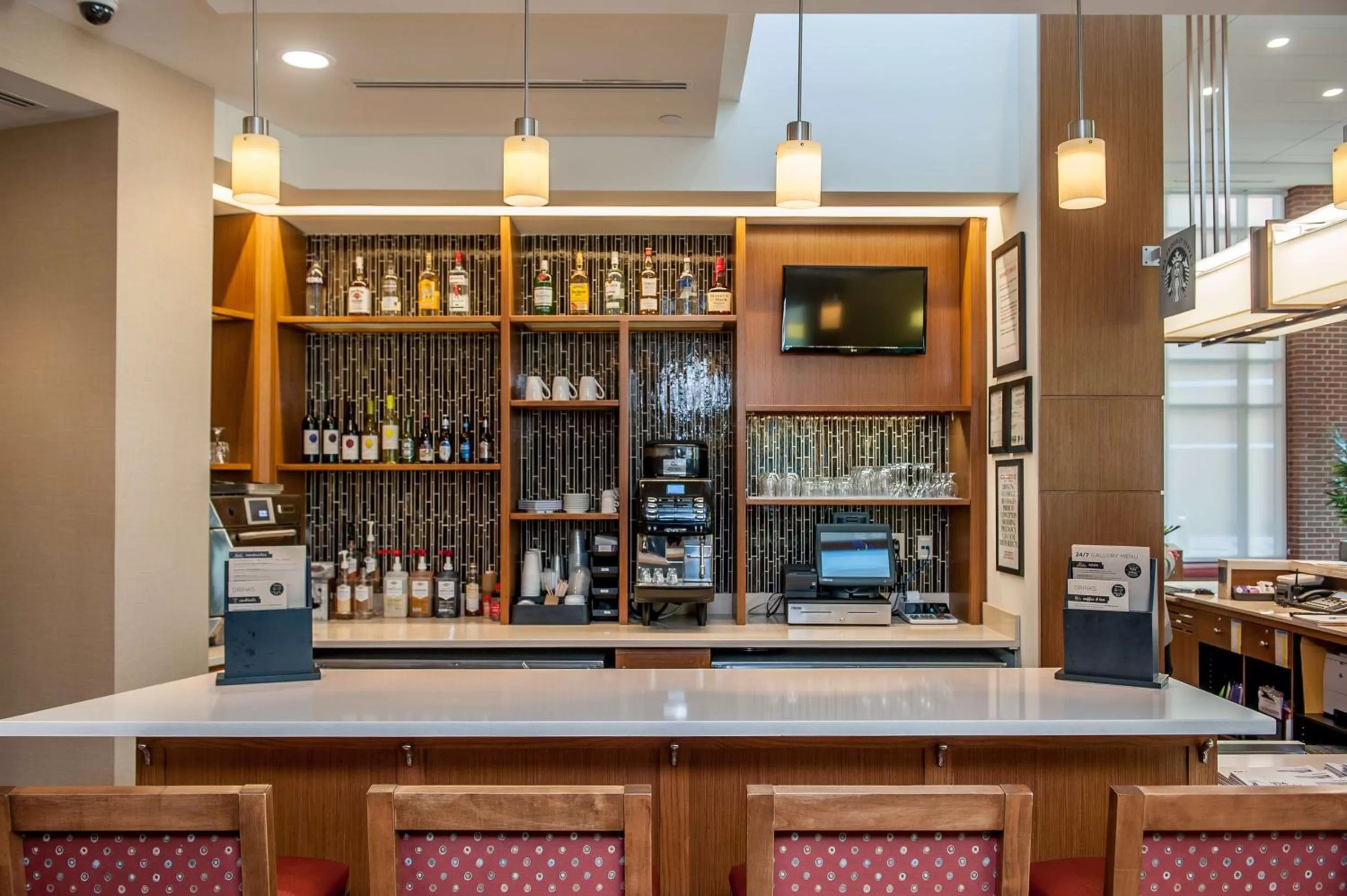 Lounge or bar in Hyatt Place Bowling Green