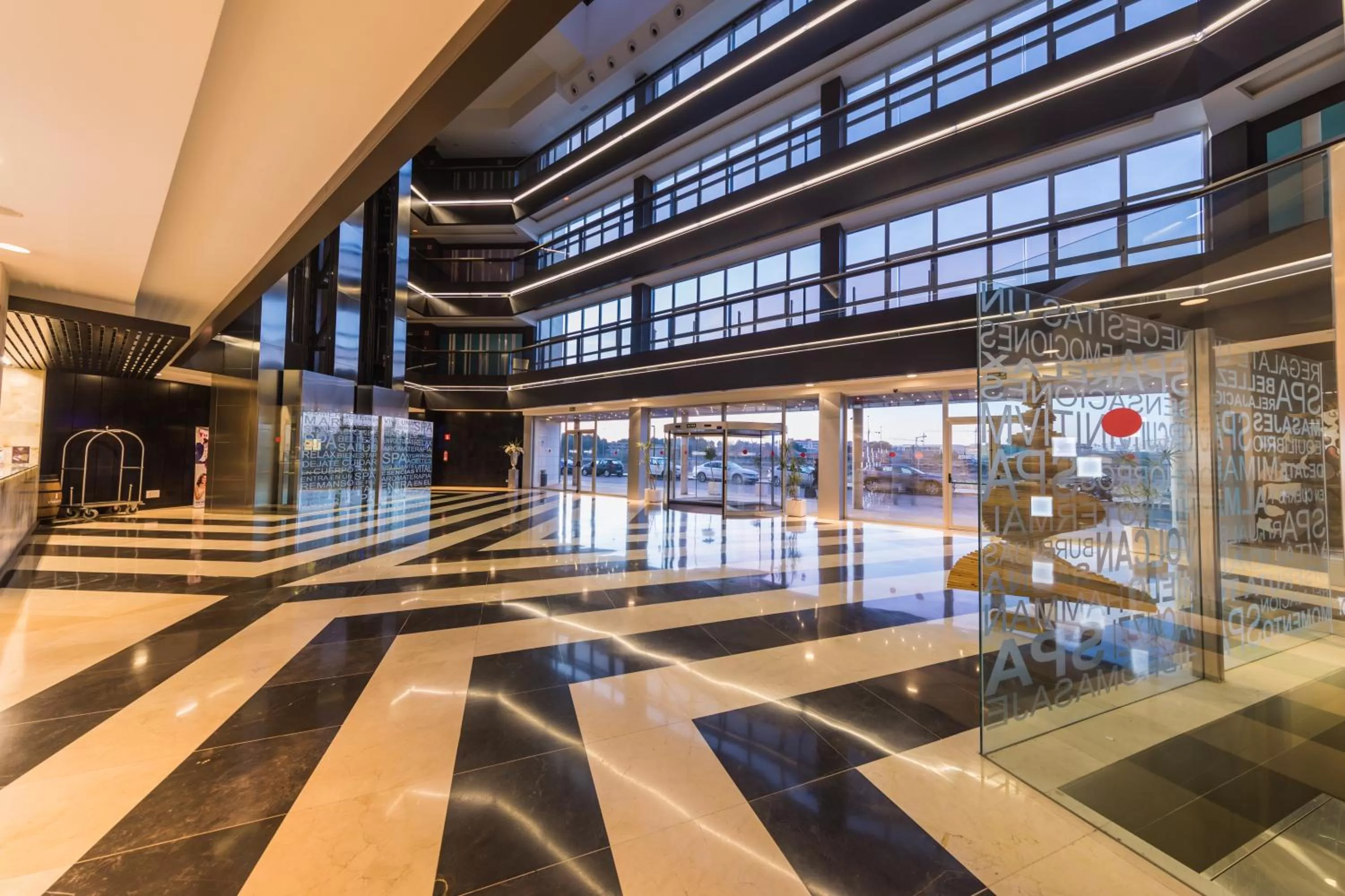 Lobby or reception in Hotel Beatriz Albacete & SPA