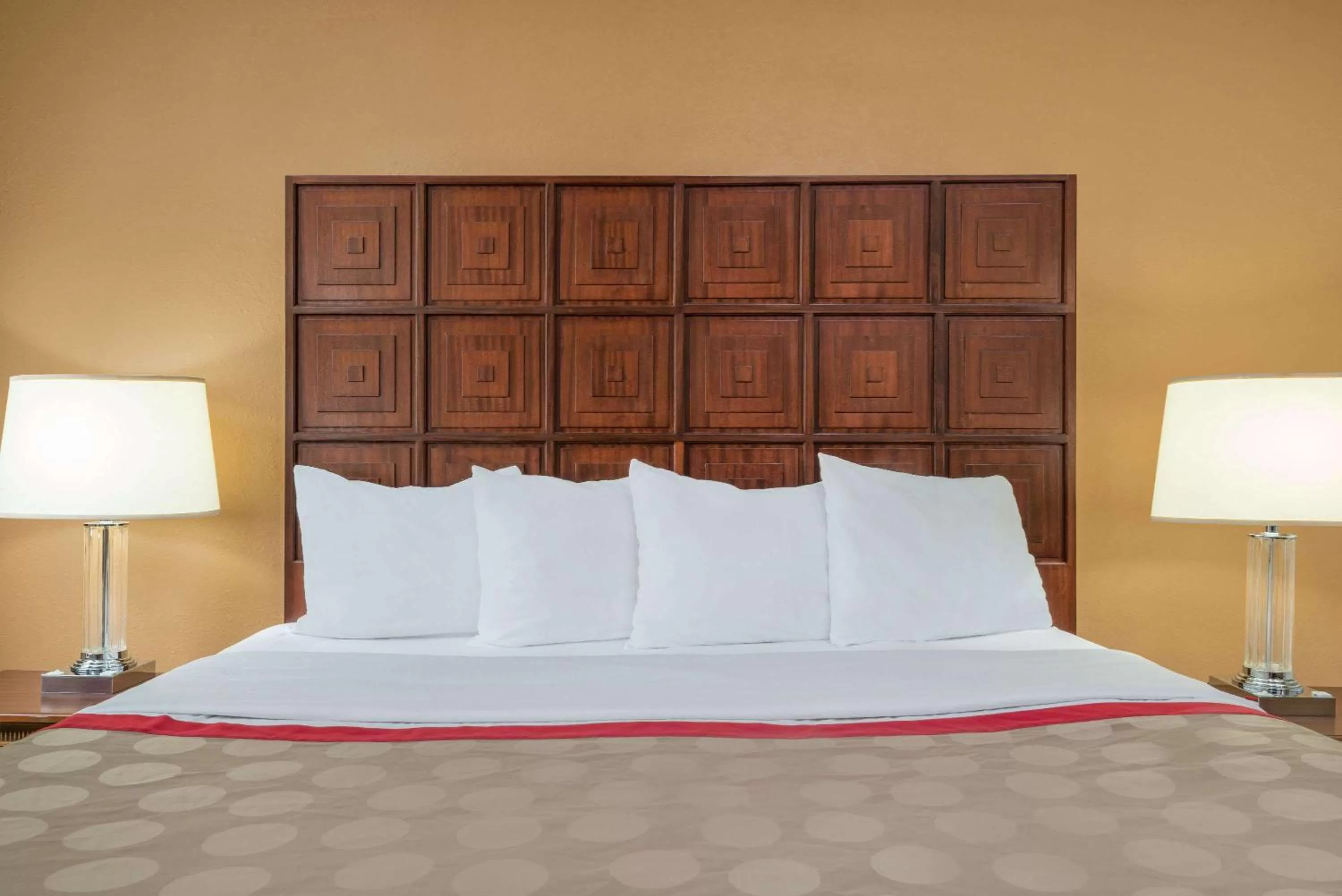 Photo of the whole room, Bed in Ramada by Wyndham Columbus North