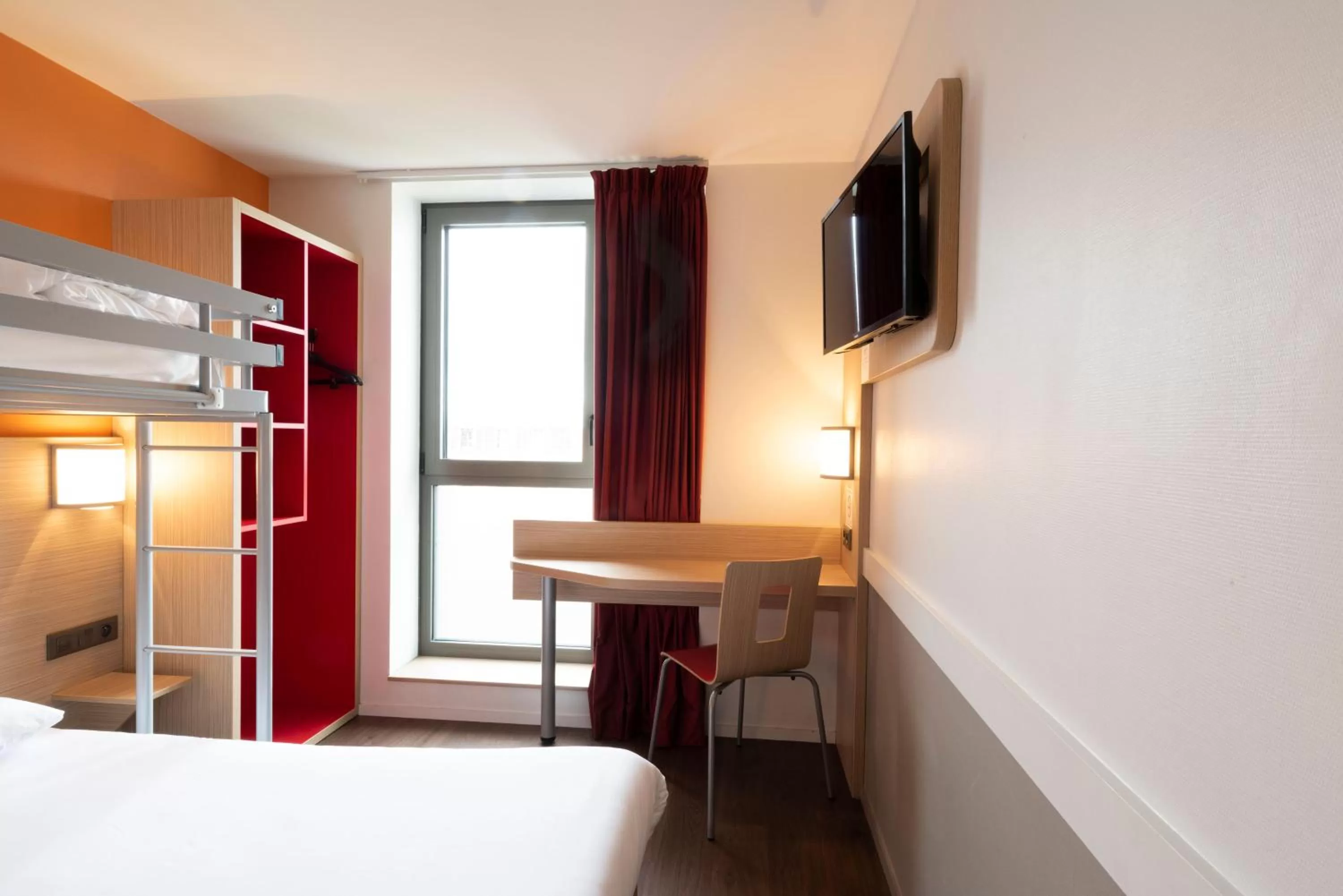 Bedroom, Bed in Premiere Classe Le Havre Centre-LES DOCKS