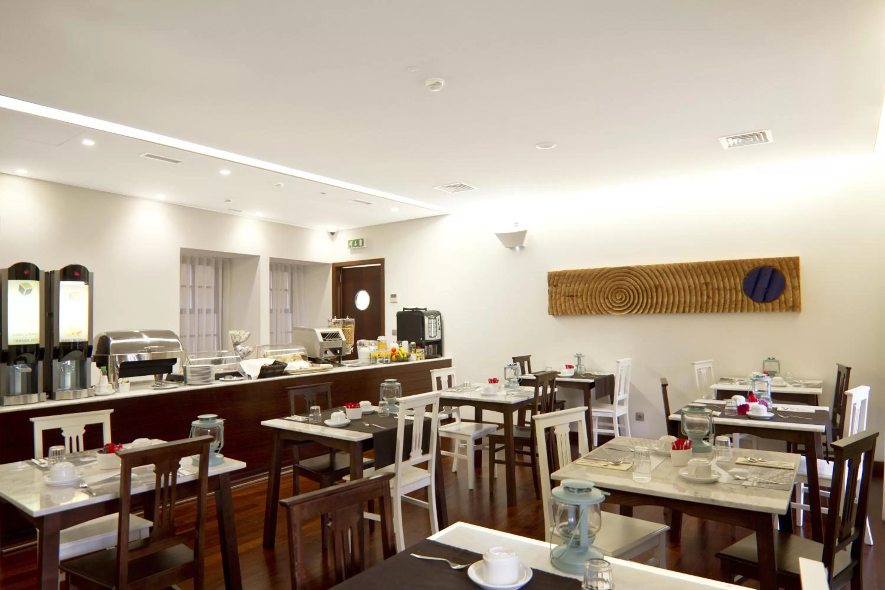 Restaurant/places to eat in Oca Ribeira do Porto Hotel