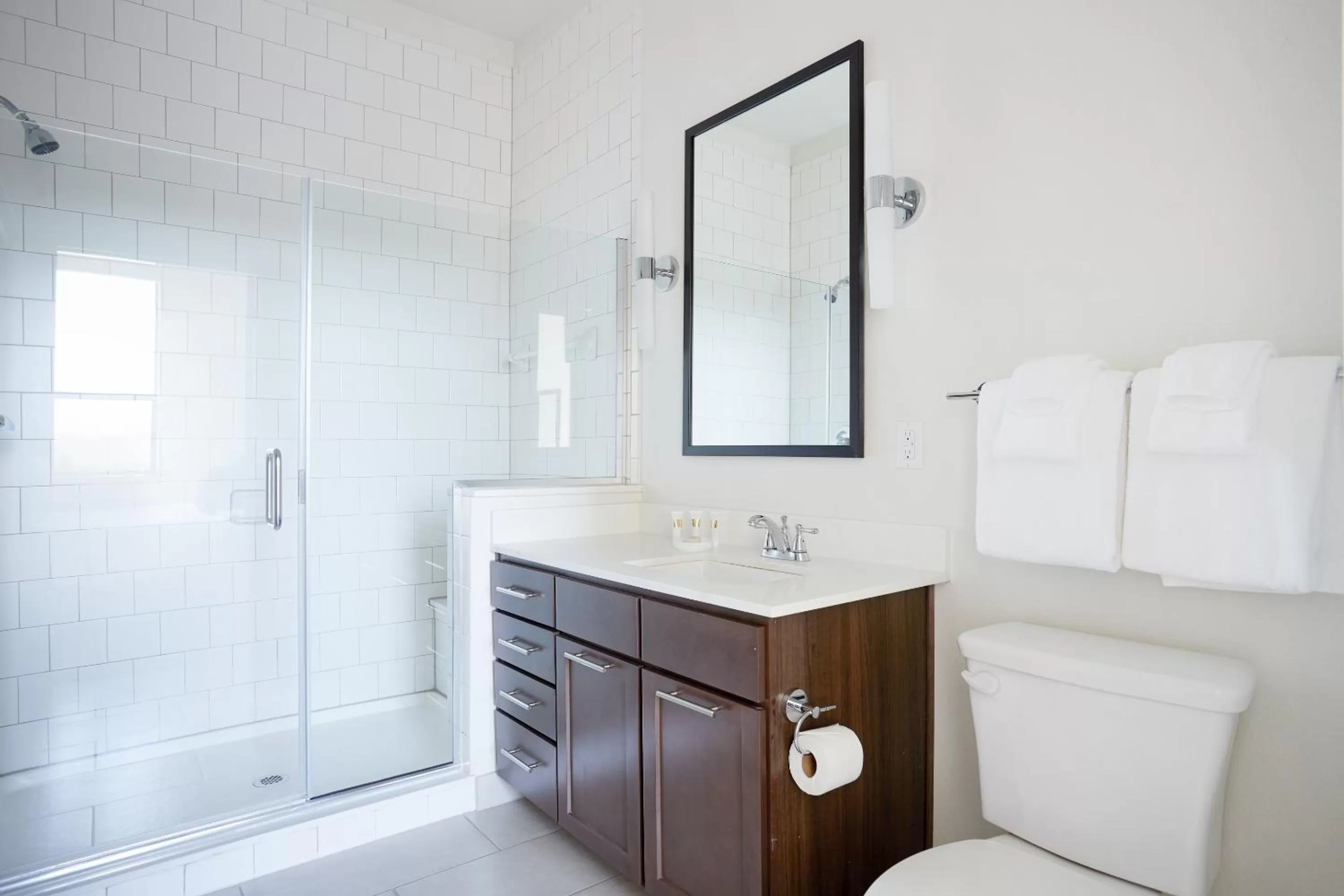 Living room, Bathroom in Sonder at La Villita