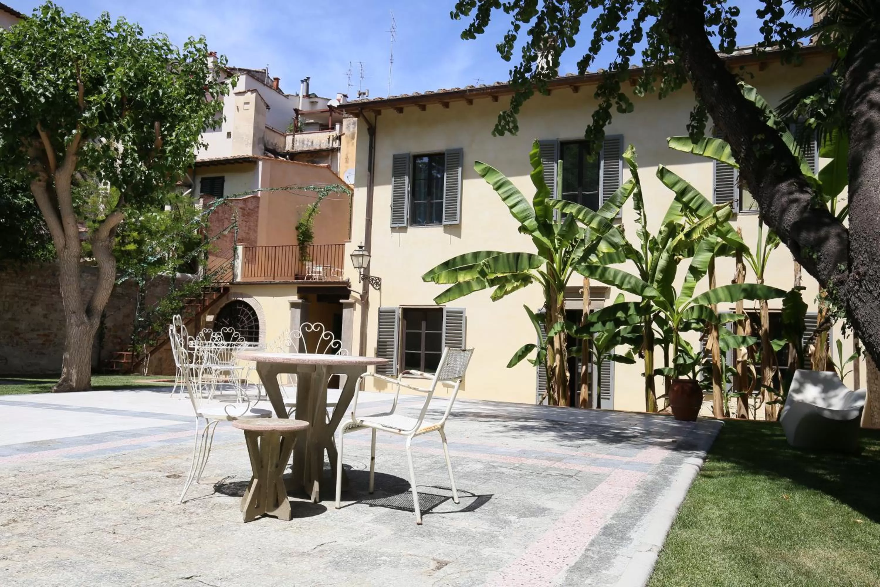 Garden in Numa Florence Palazzo San Niccolò