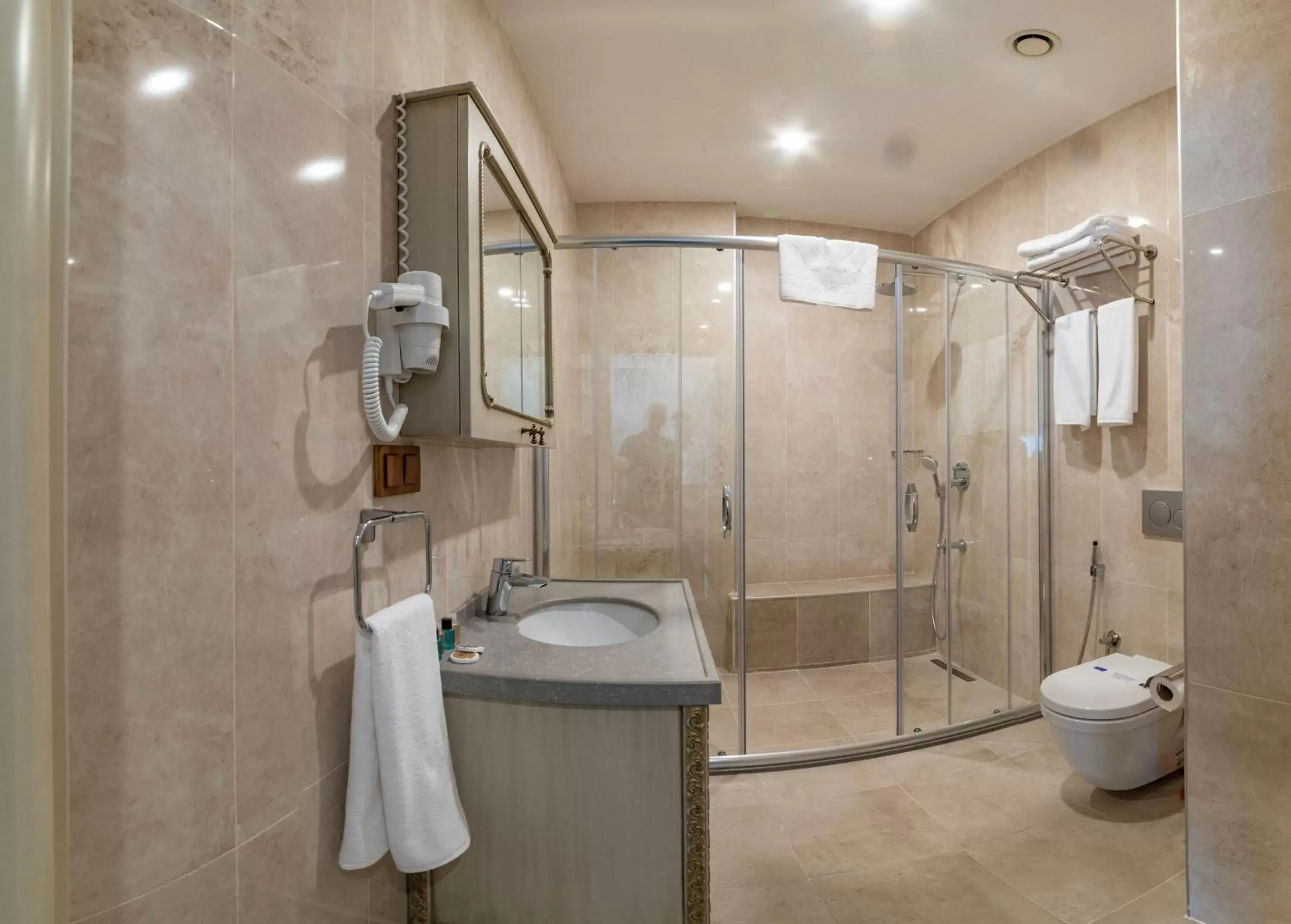 Junior Suite in Almadina Hotel Istanbul Junior Suite in Almadina Hotel Istanbul