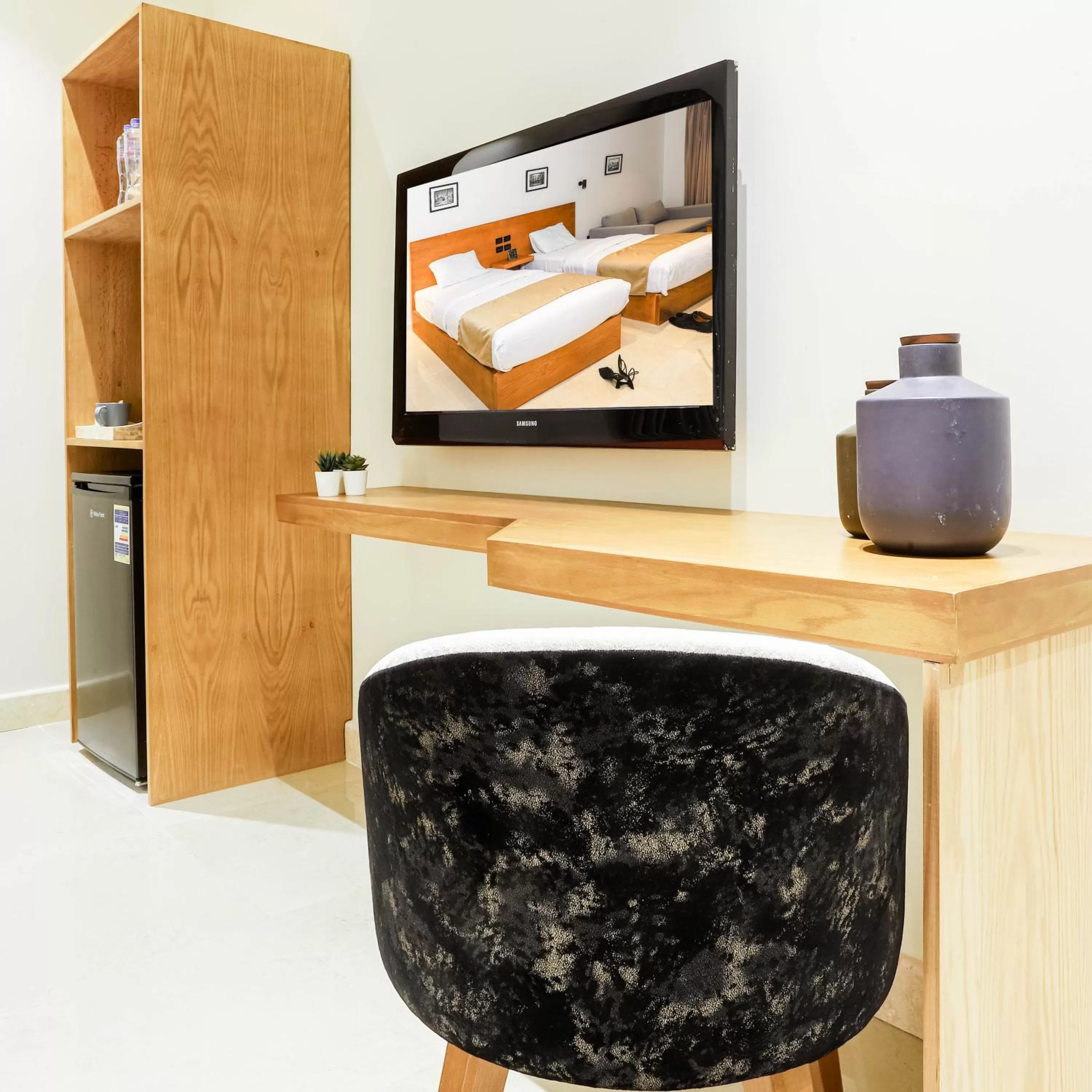 TV and multimedia in NewCity Hotel & Suites