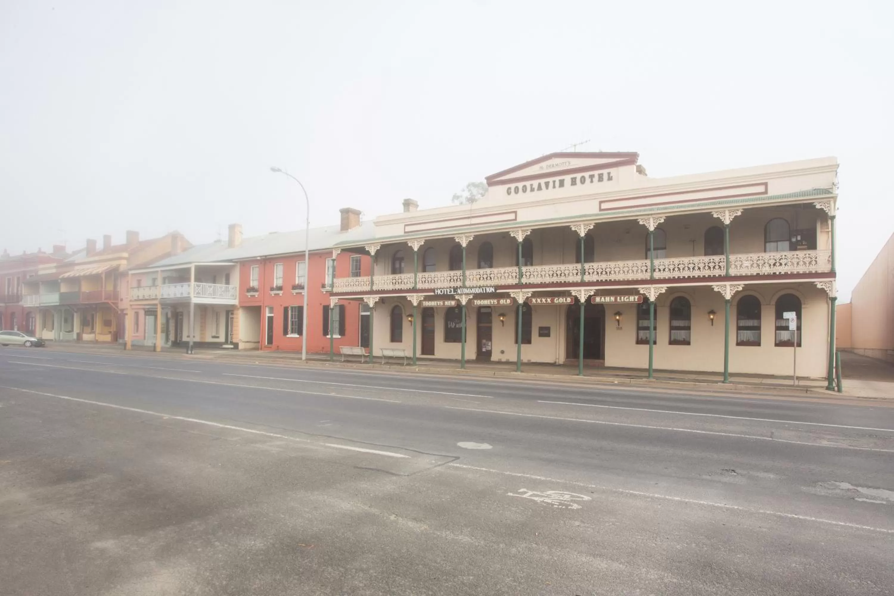 Facade/entrance in Southern Railway Hotel Goulburn