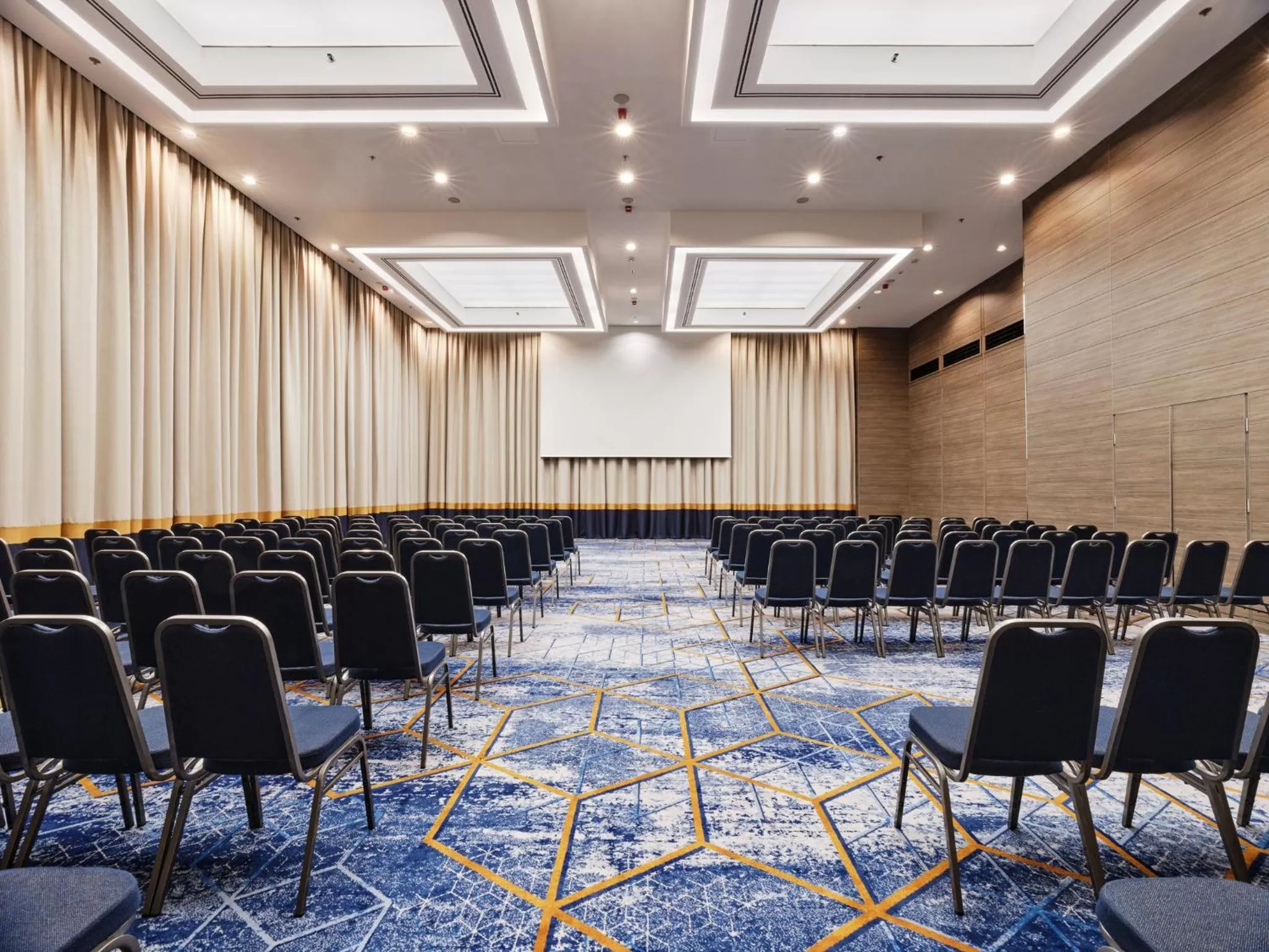 Meeting/conference room in InterContinental Warszawa by IHG