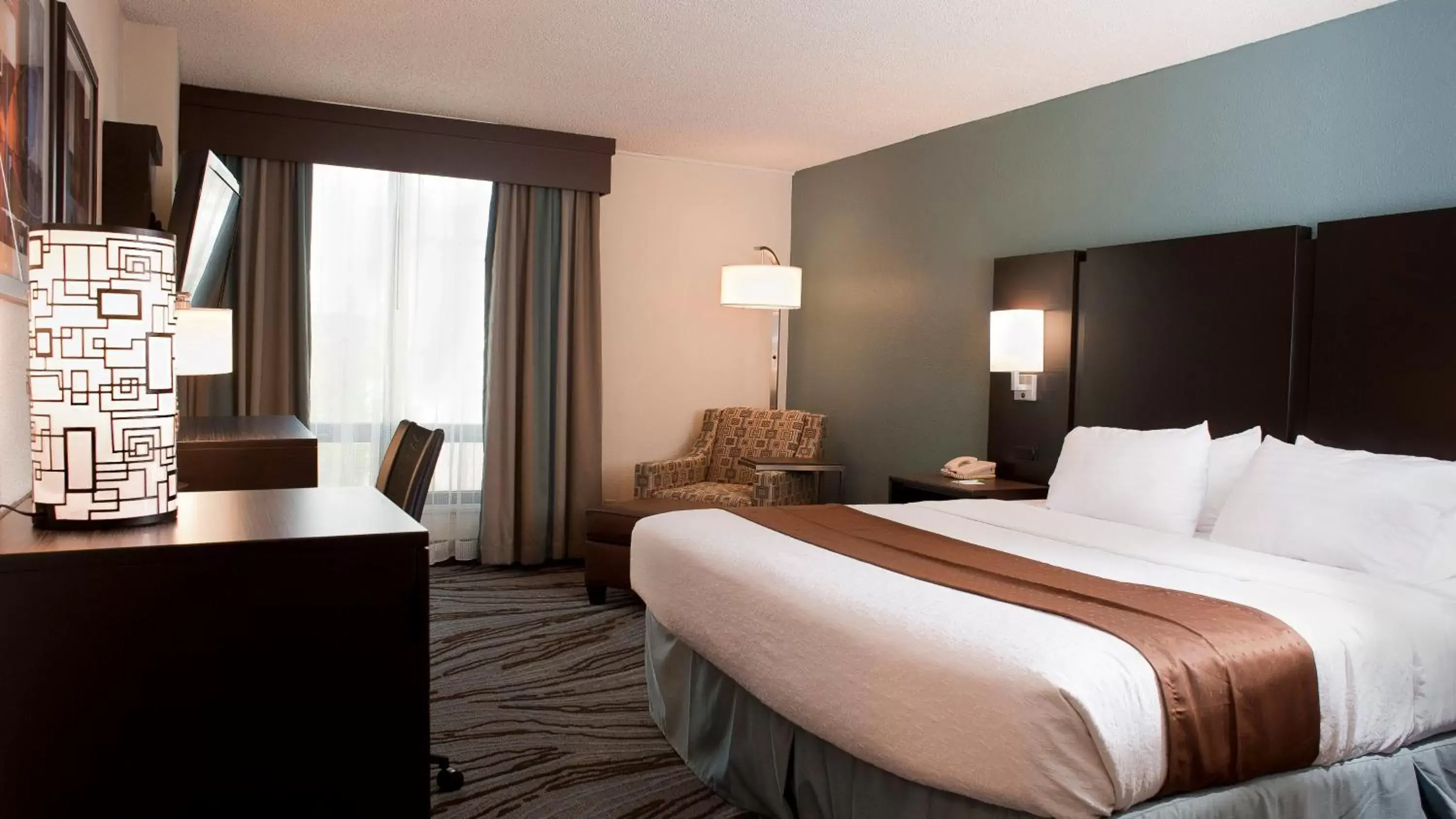 Standard King Room in Holiday Inn Rock Island-Quad Cities by IHG Standard King Room in Holiday Inn Rock Island-Quad Cities by IHG