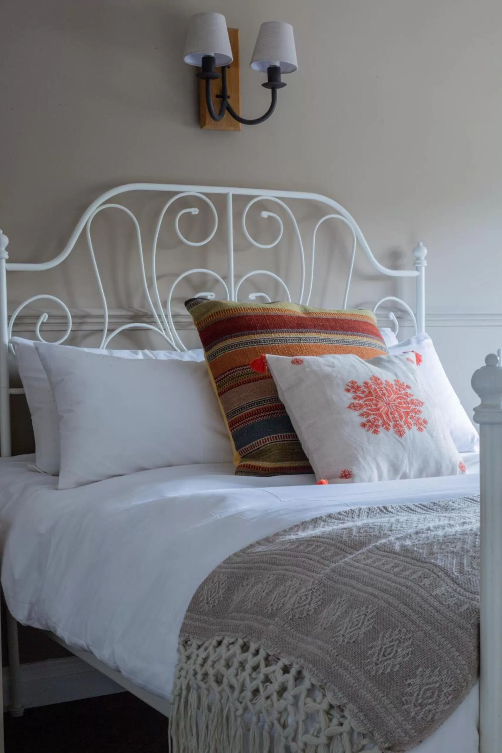 Bedroom, Bed in The Cricketers Inn