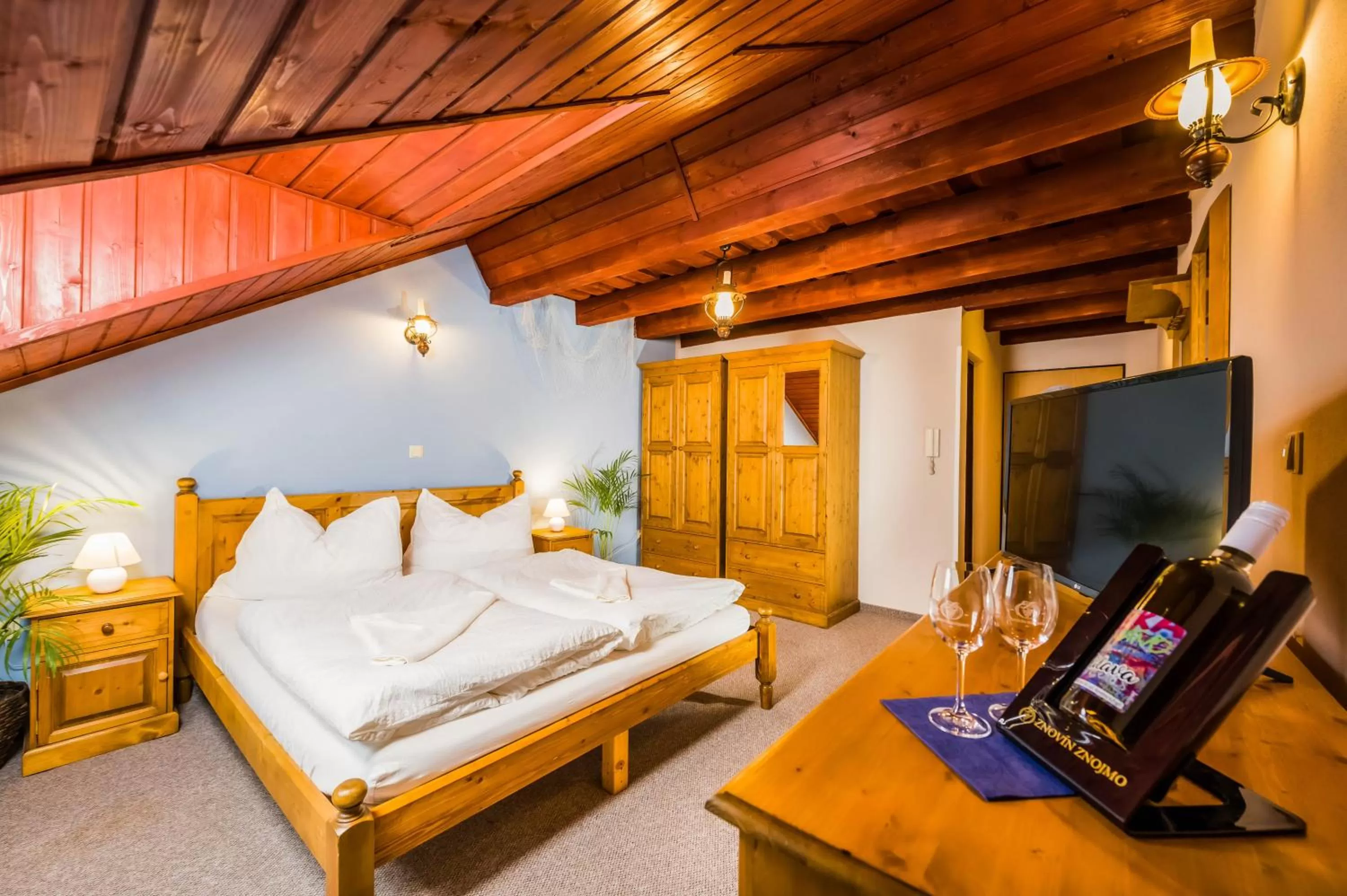 Photo of the whole room in La Port