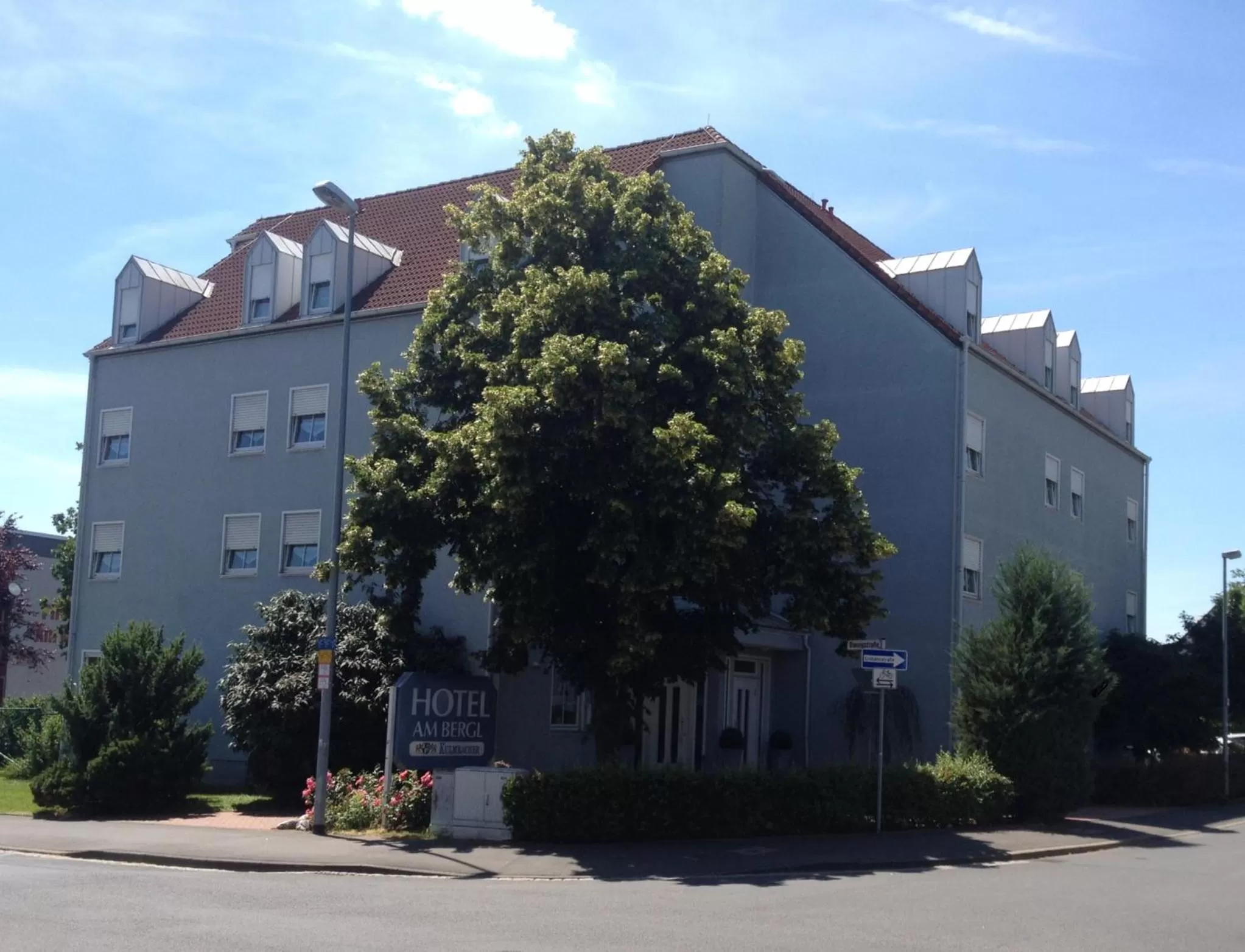 Facade/entrance, Property Building in Hotel am Bergl