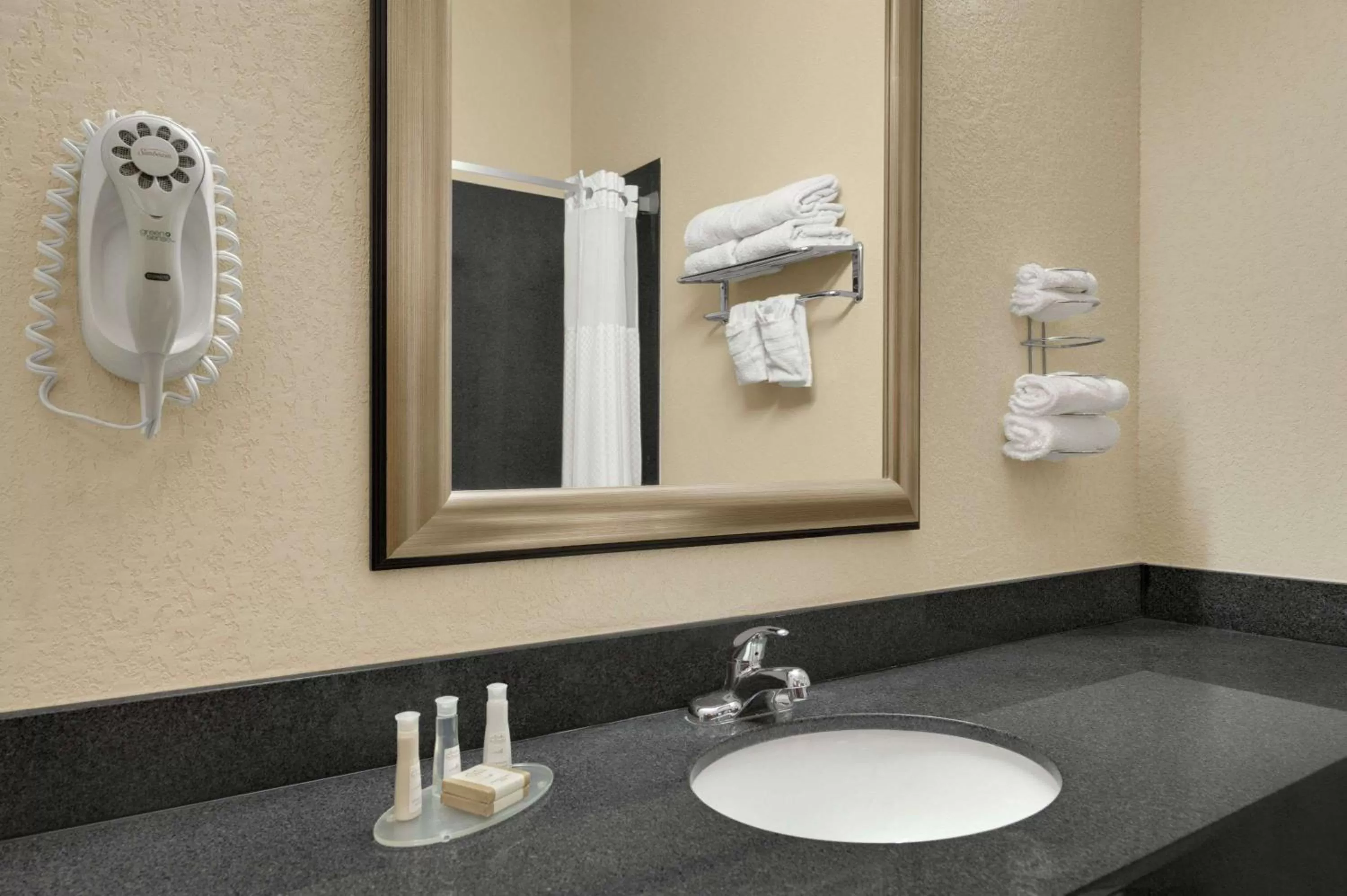 Bathroom in Baymont by Wyndham Marrero