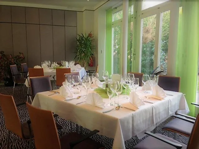 Restaurant/places to eat in Hotel Ambiente Walldorf