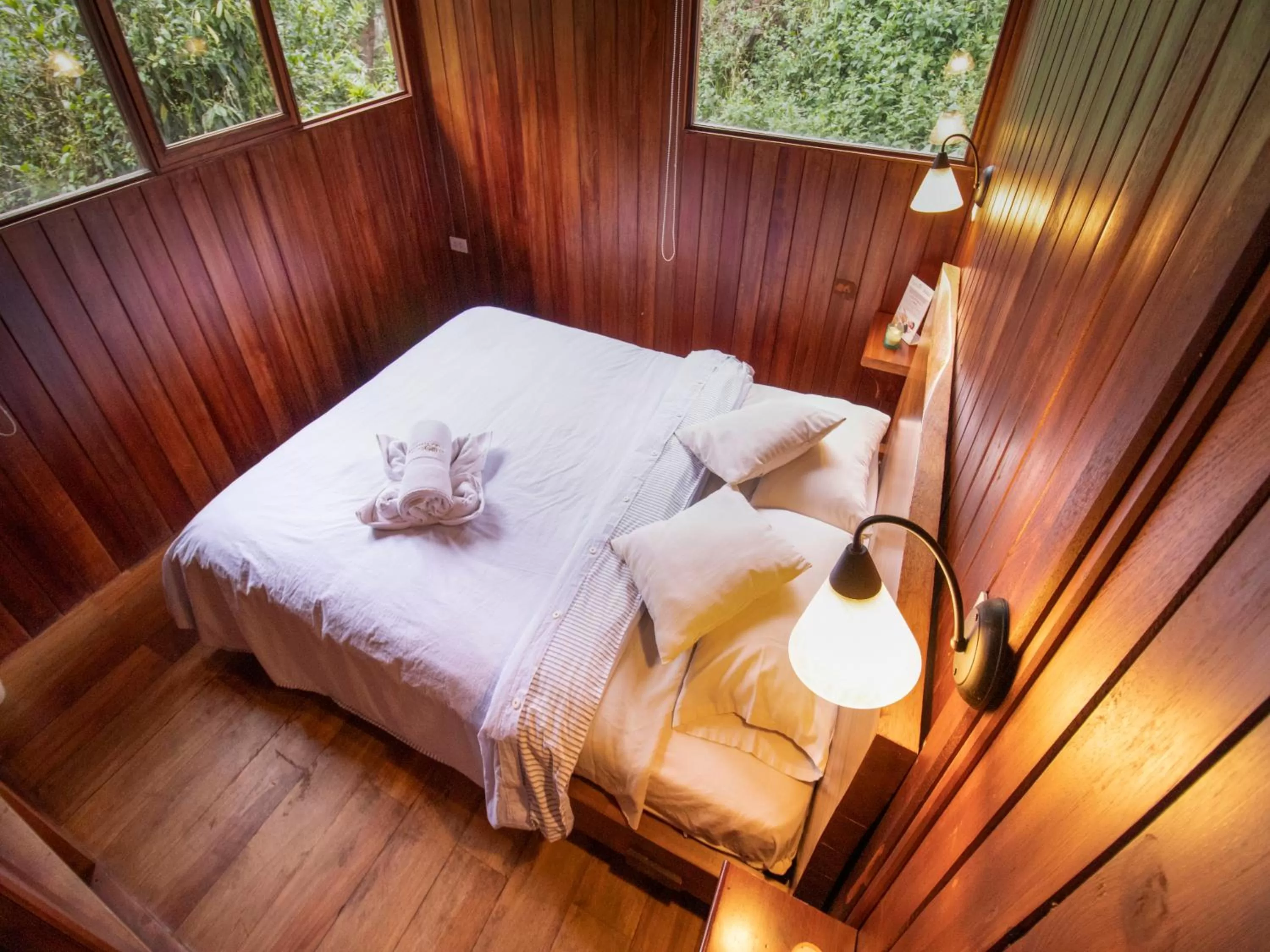 Bed in Hosteria Papagayo Cotopaxi