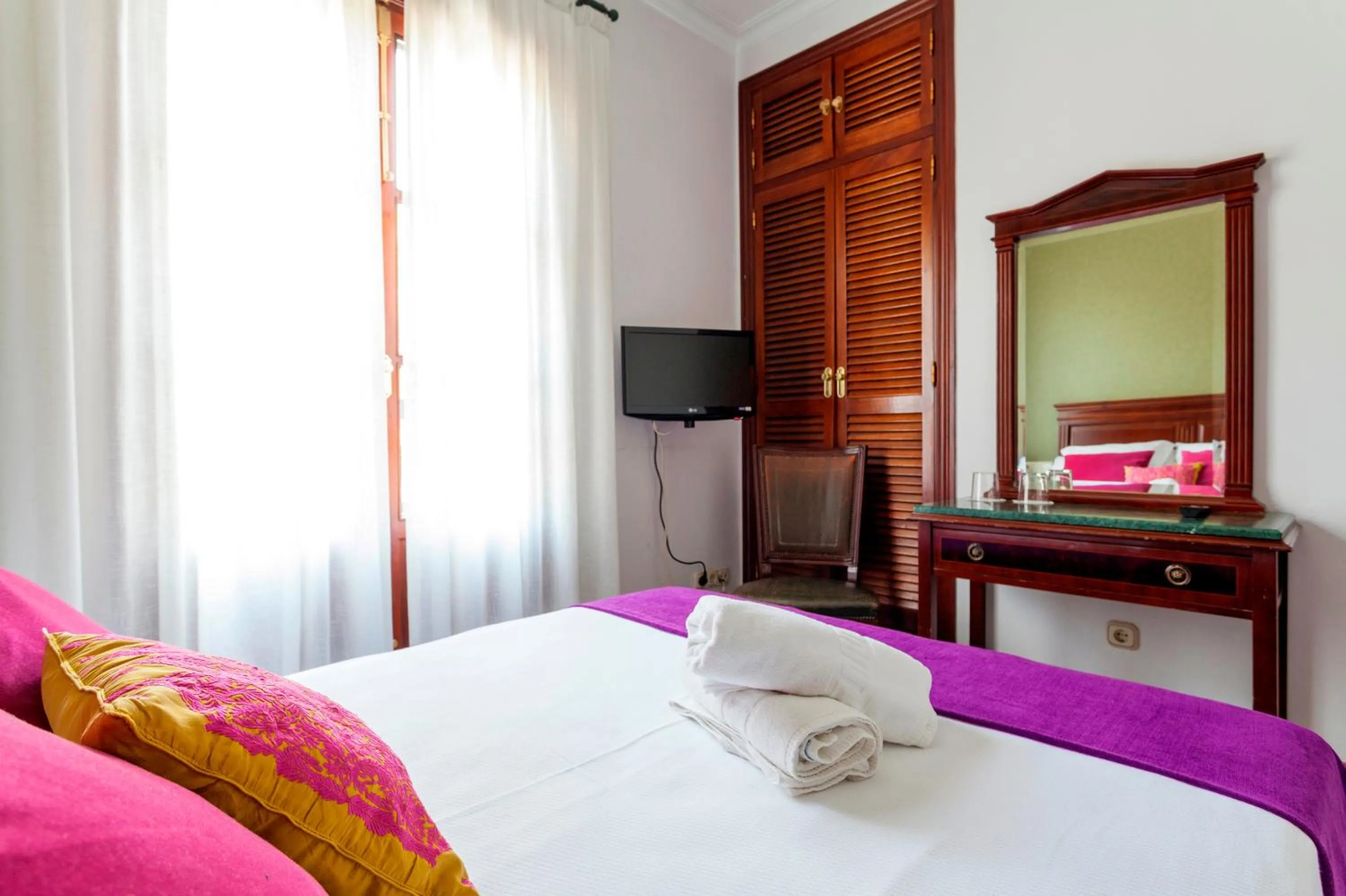 Day, Bed in Hotel Baco