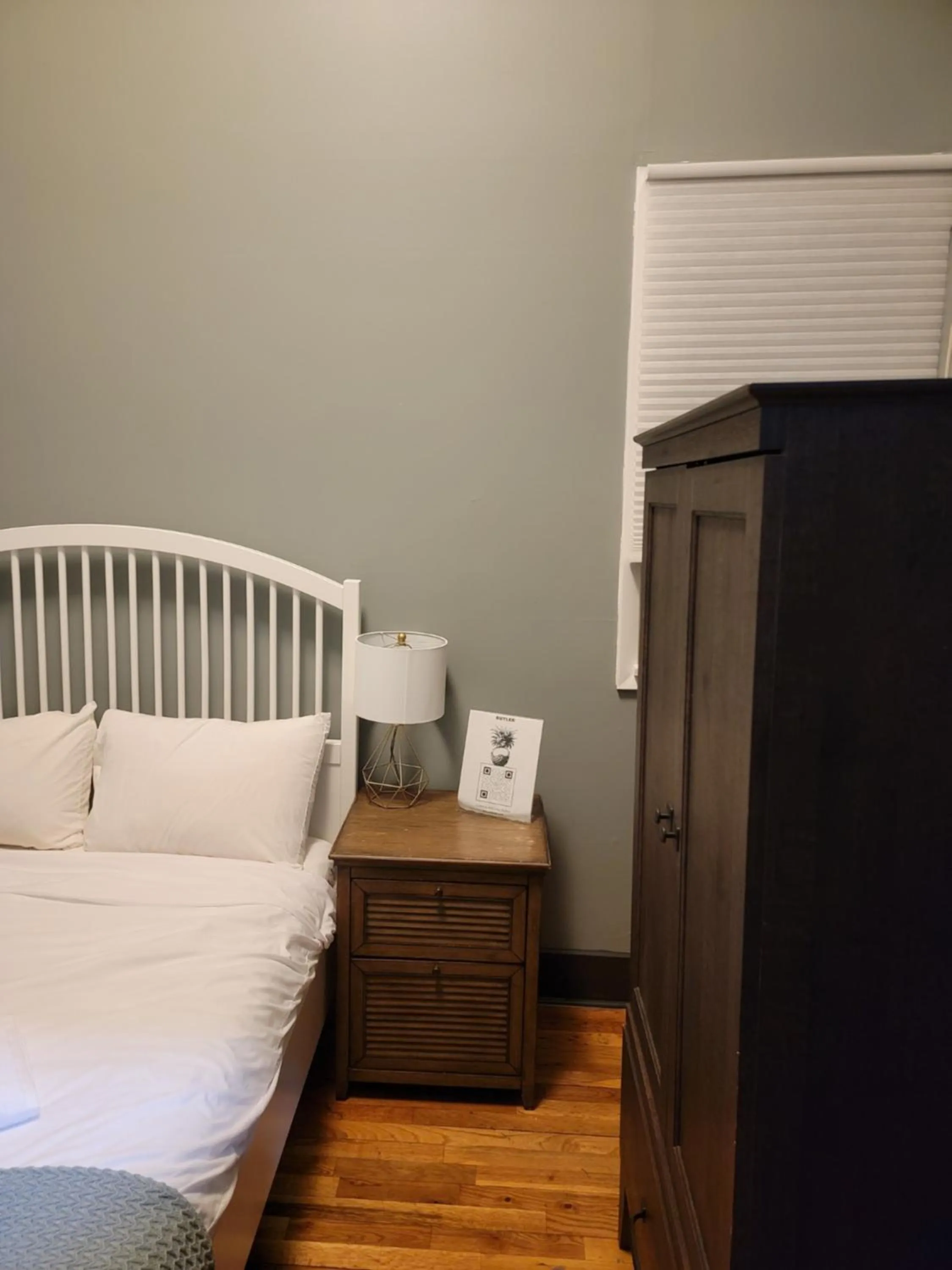 Photo of the whole room, Bed in Lamartine Chelsea