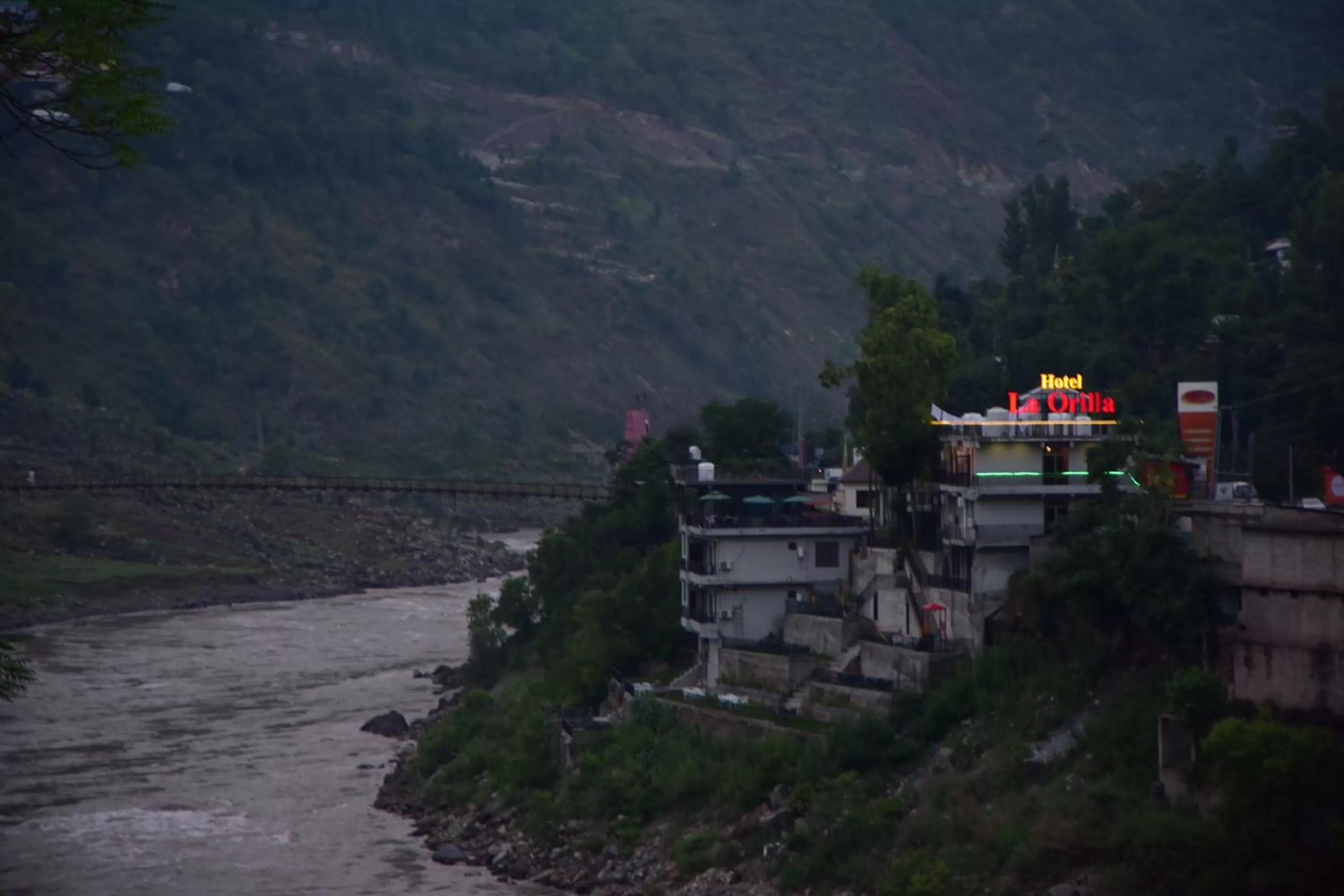 Property building in Hotel La Orilla Muzaffarabad