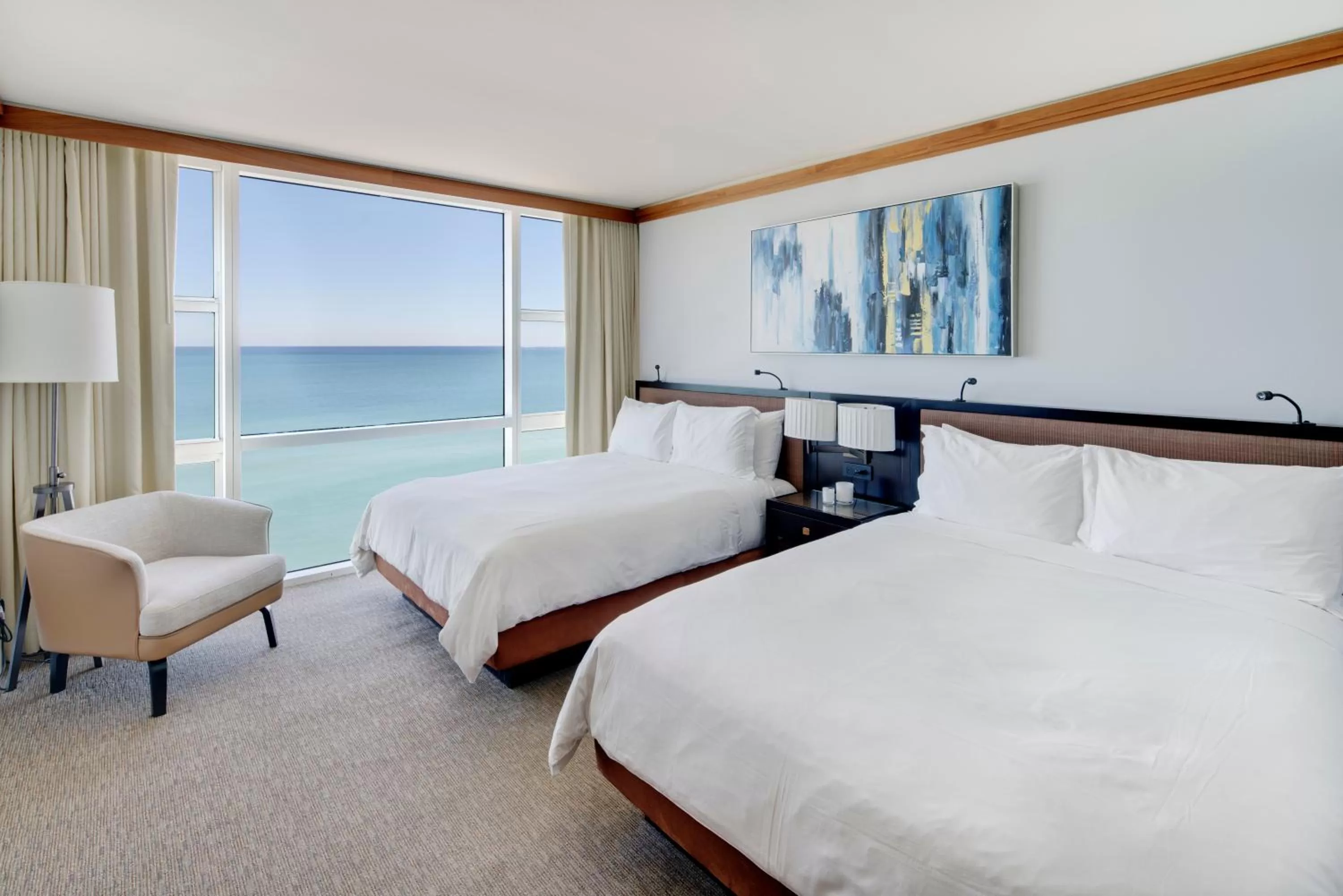 Sea view, Bed in Carillon Miami Wellness Resort
