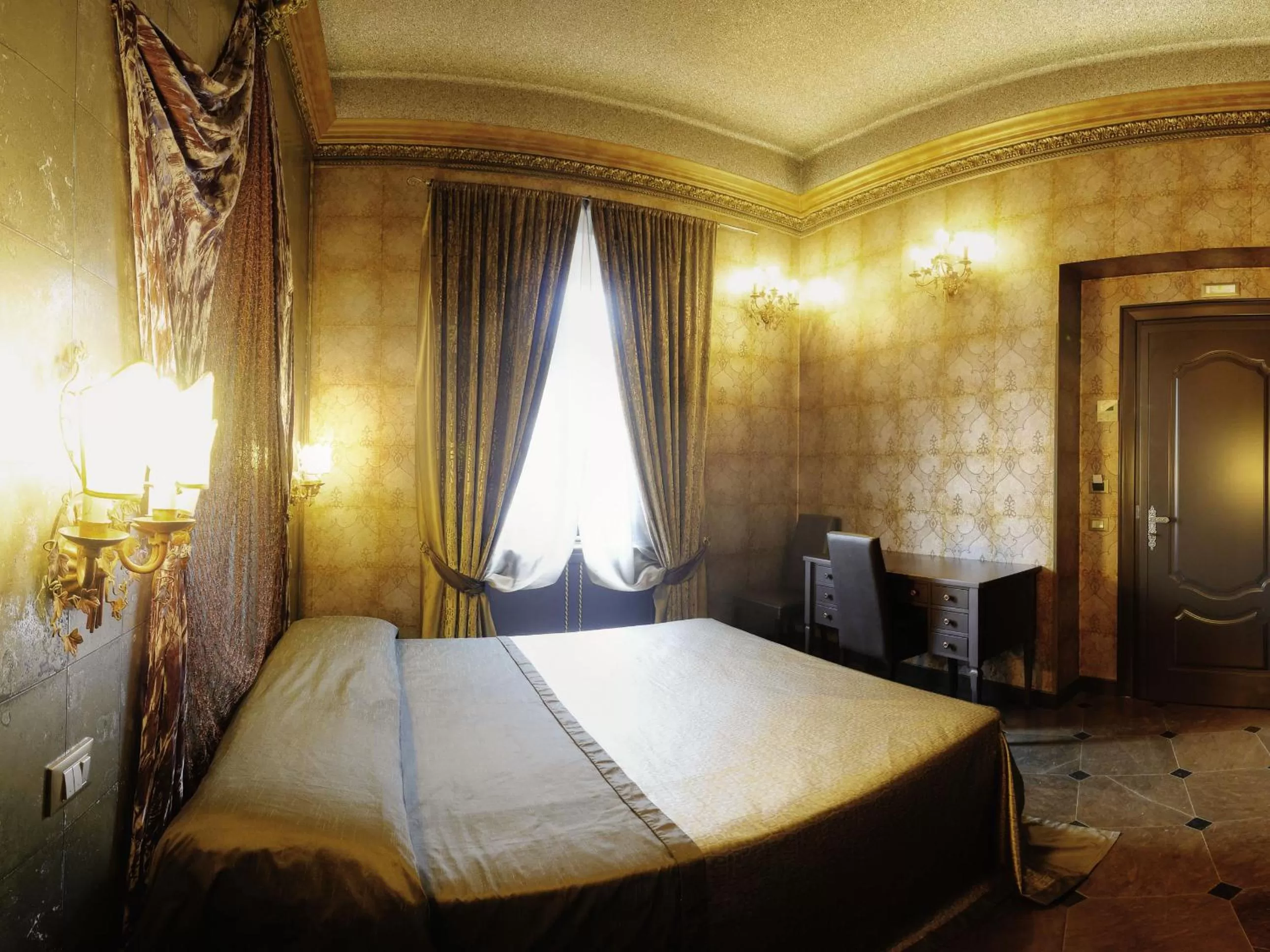 Photo of the whole room, Bed in Antica Dimora Delle Cinque Lune