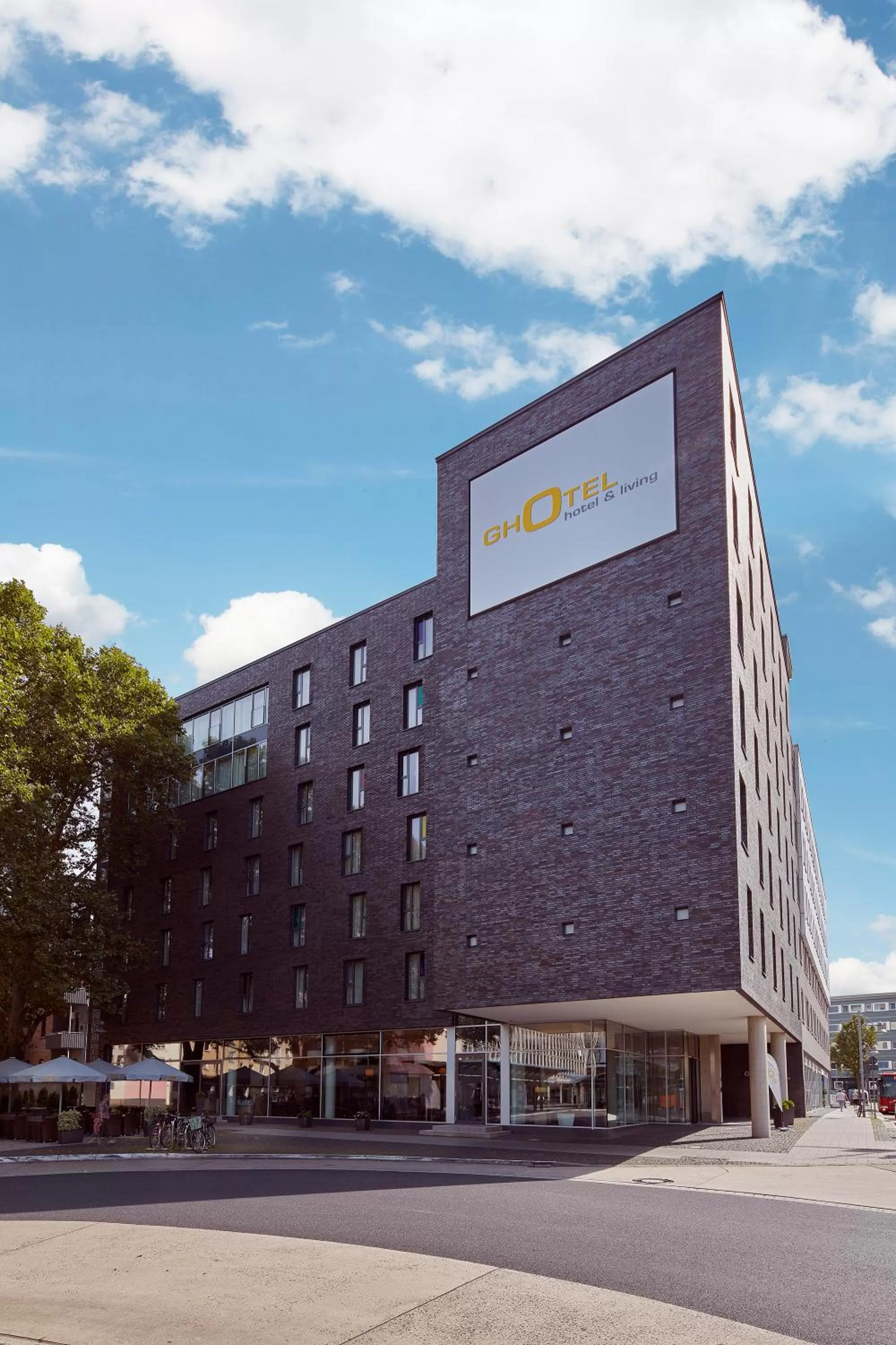 Property building in GHOTEL hotel & living Koblenz