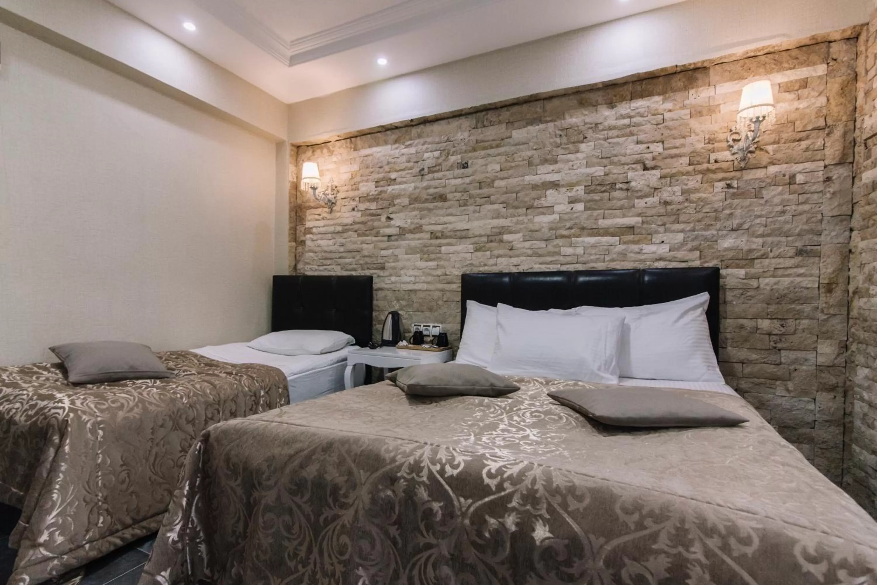 Bed in Melrose Pansiyon