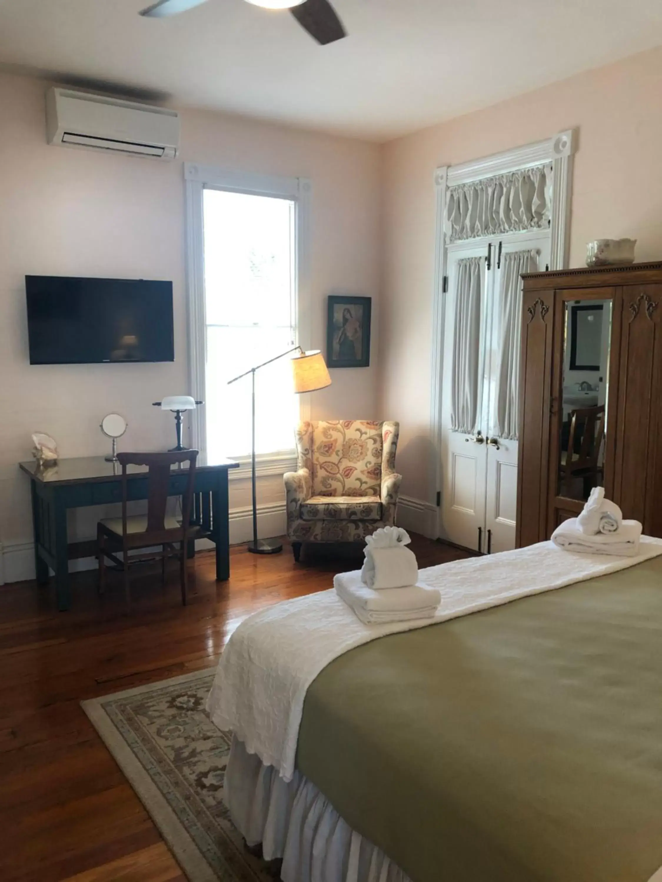 Veranda in The Conch House Heritage Inn Veranda in The Conch House Heritage Inn