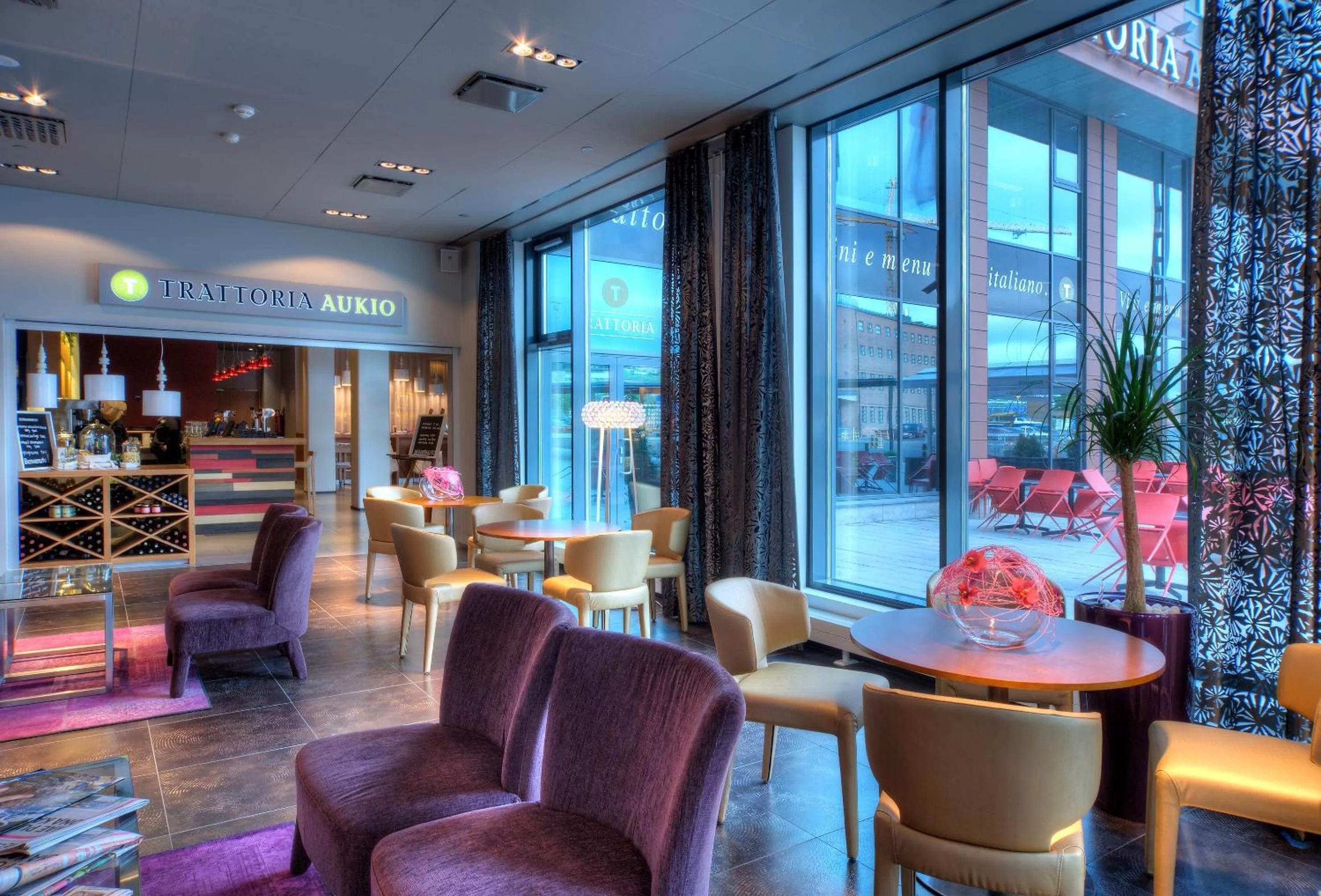 Lounge or bar in Solo Sokos Hotel Paviljonki