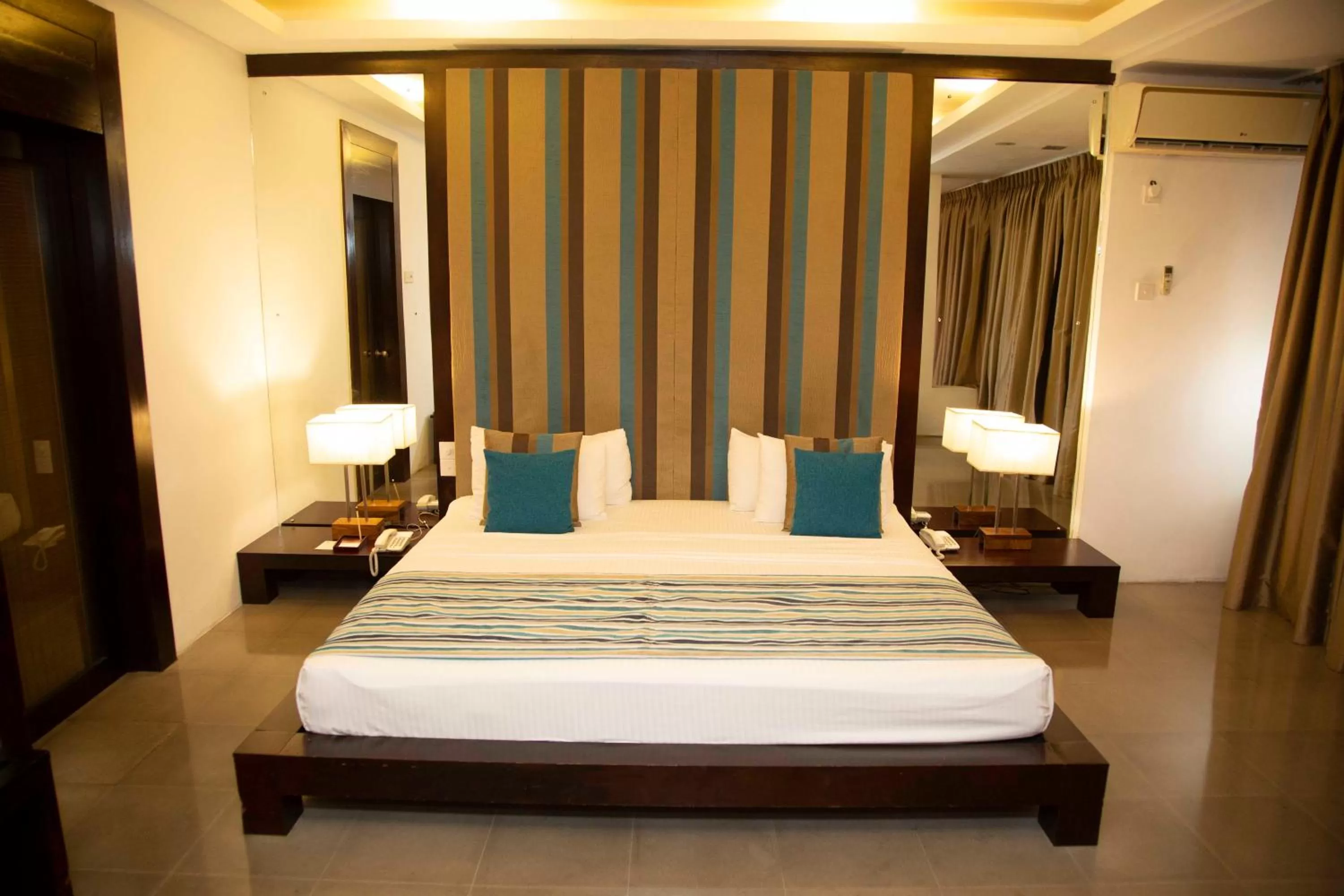 Bedroom, Bed in Kandy The Tourmaline