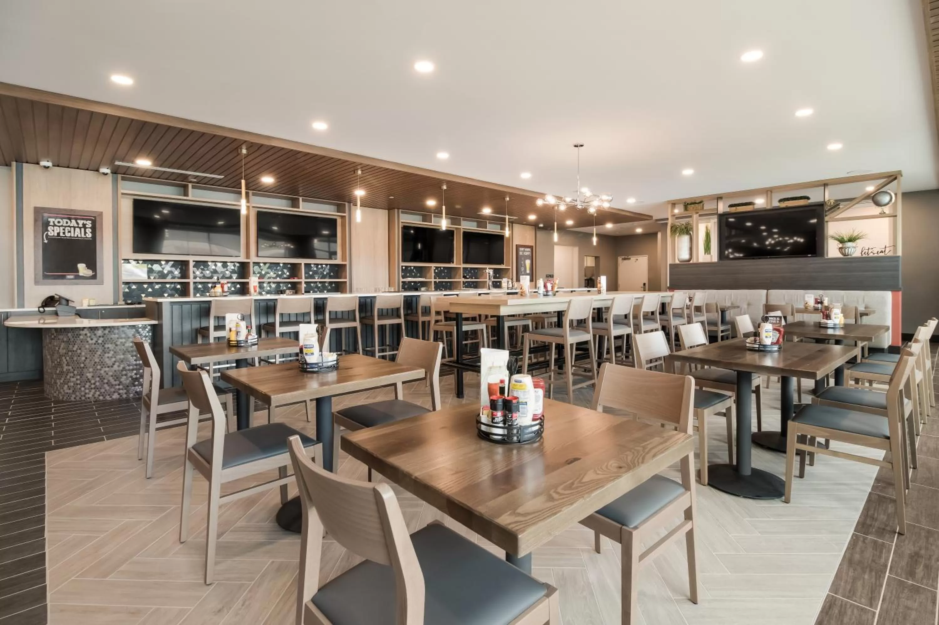 Restaurant/places to eat in Holiday Inn & Suites - Mt Juliet Nashville Area by IHG