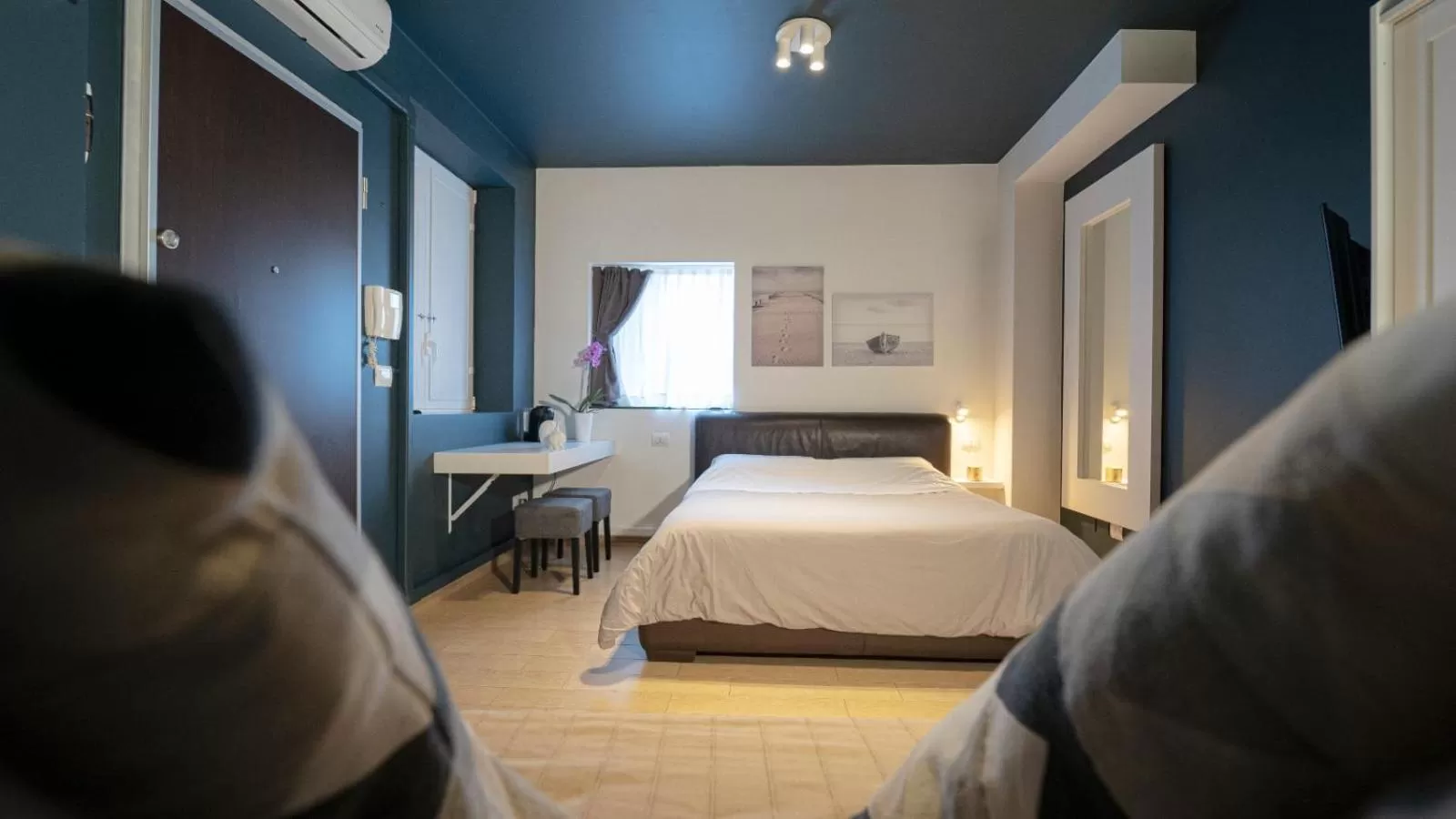 Photo of the whole room, Bed in La Palma Del Sol