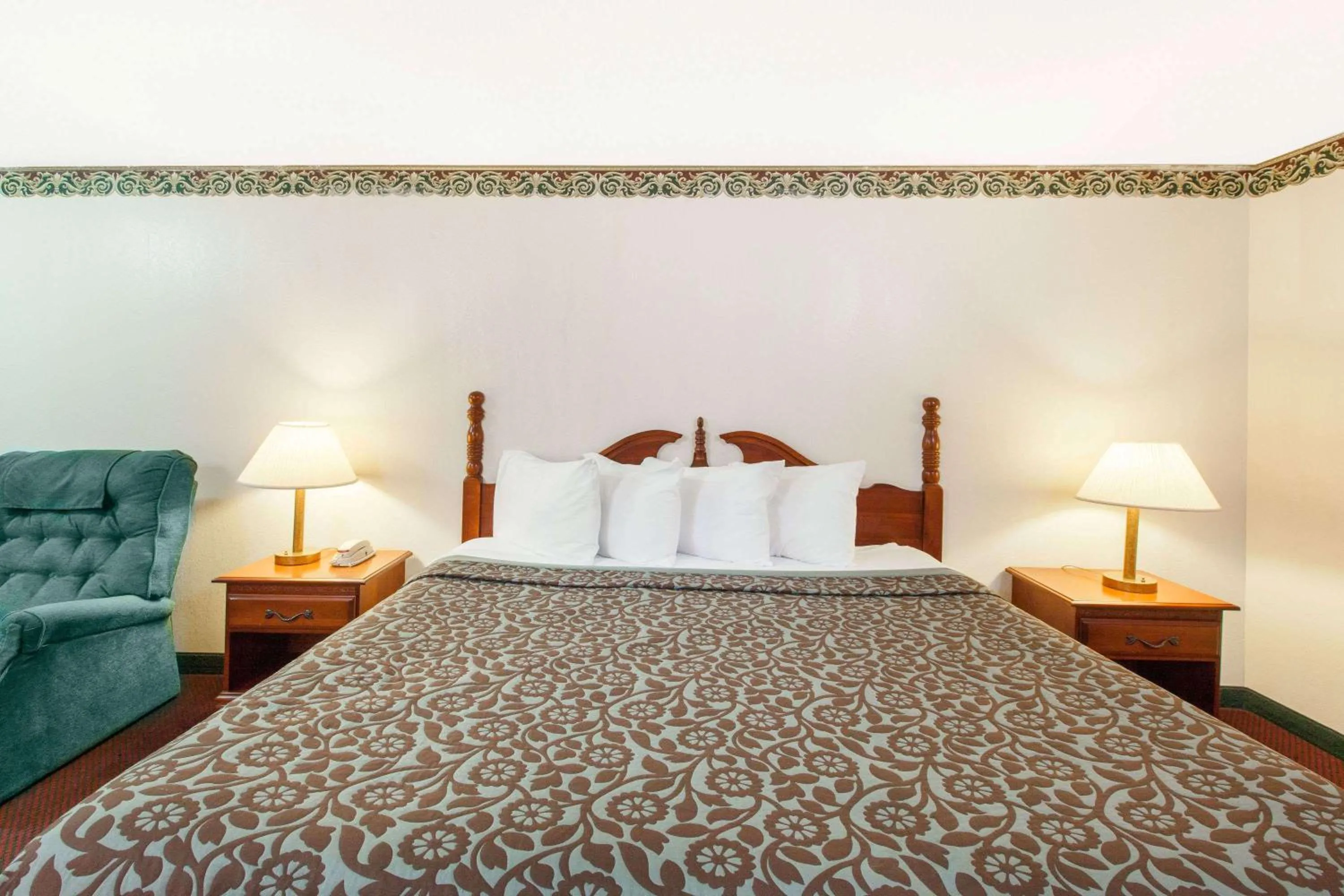 Photo of the whole room, Bed in Days Inn by Wyndham Erick