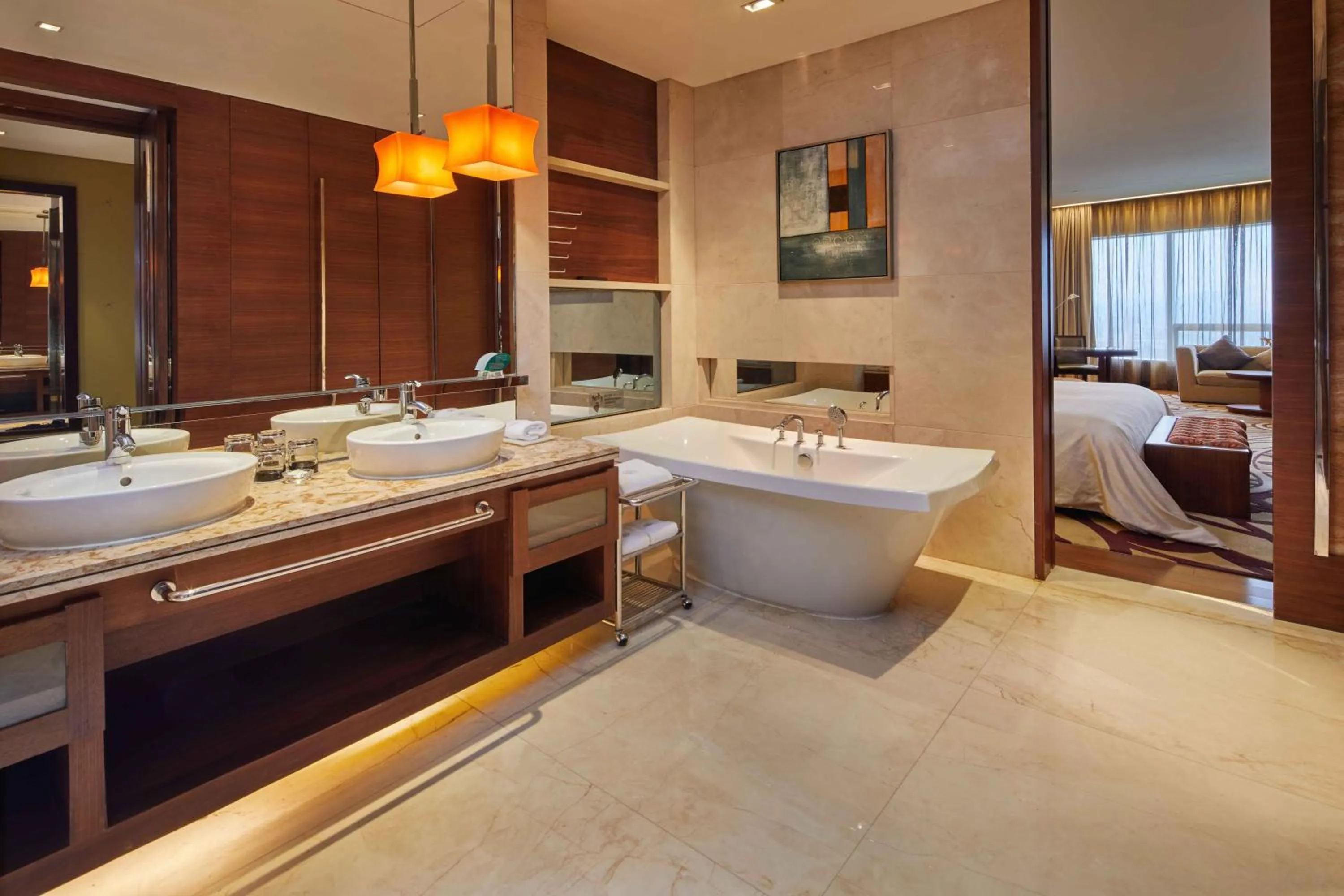 Bathroom, Bed in HJ International Hotel