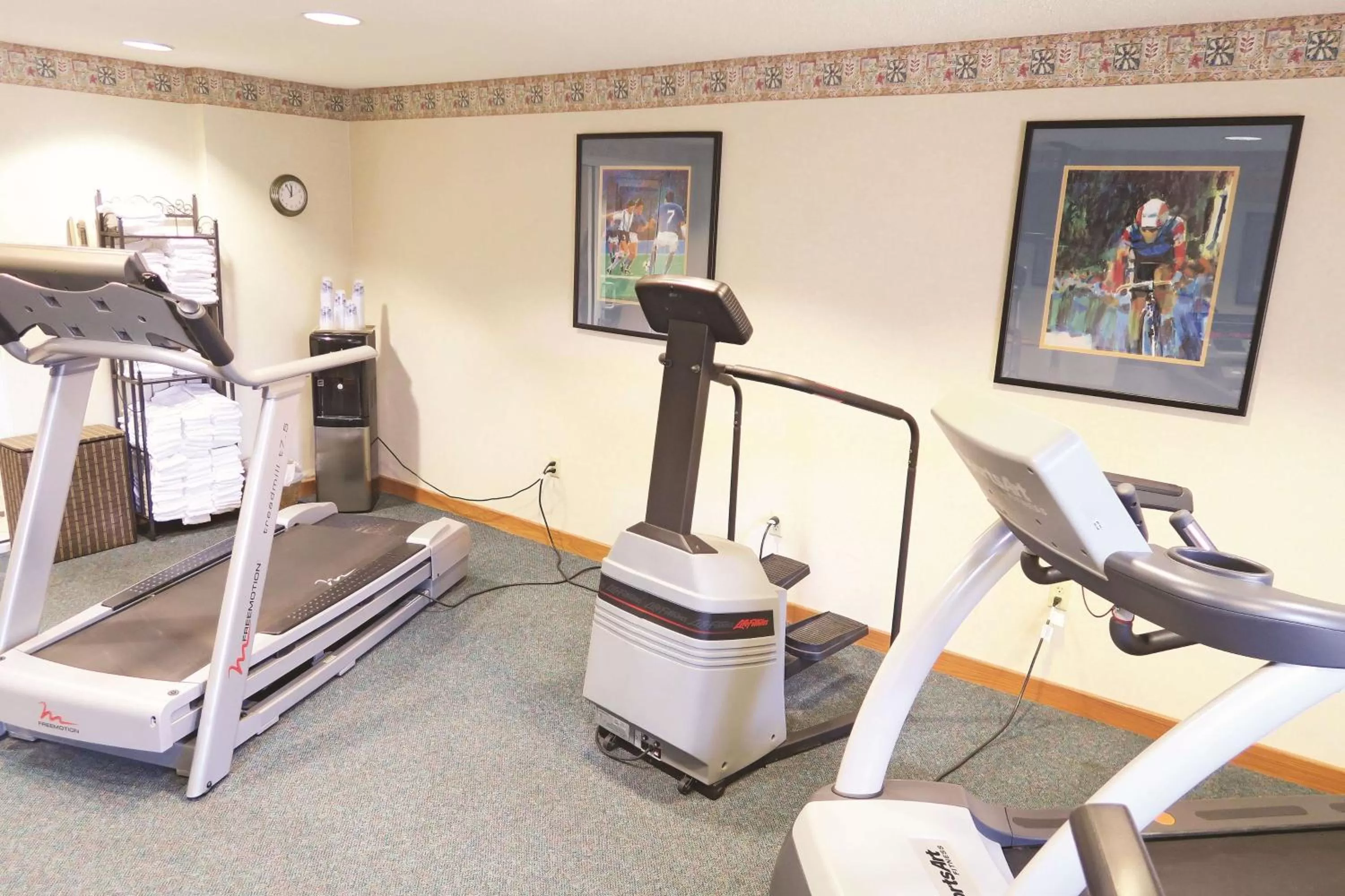 Fitness centre/facilities in La Quinta Inn by Wyndham Milwaukee Airport / Oak Creek