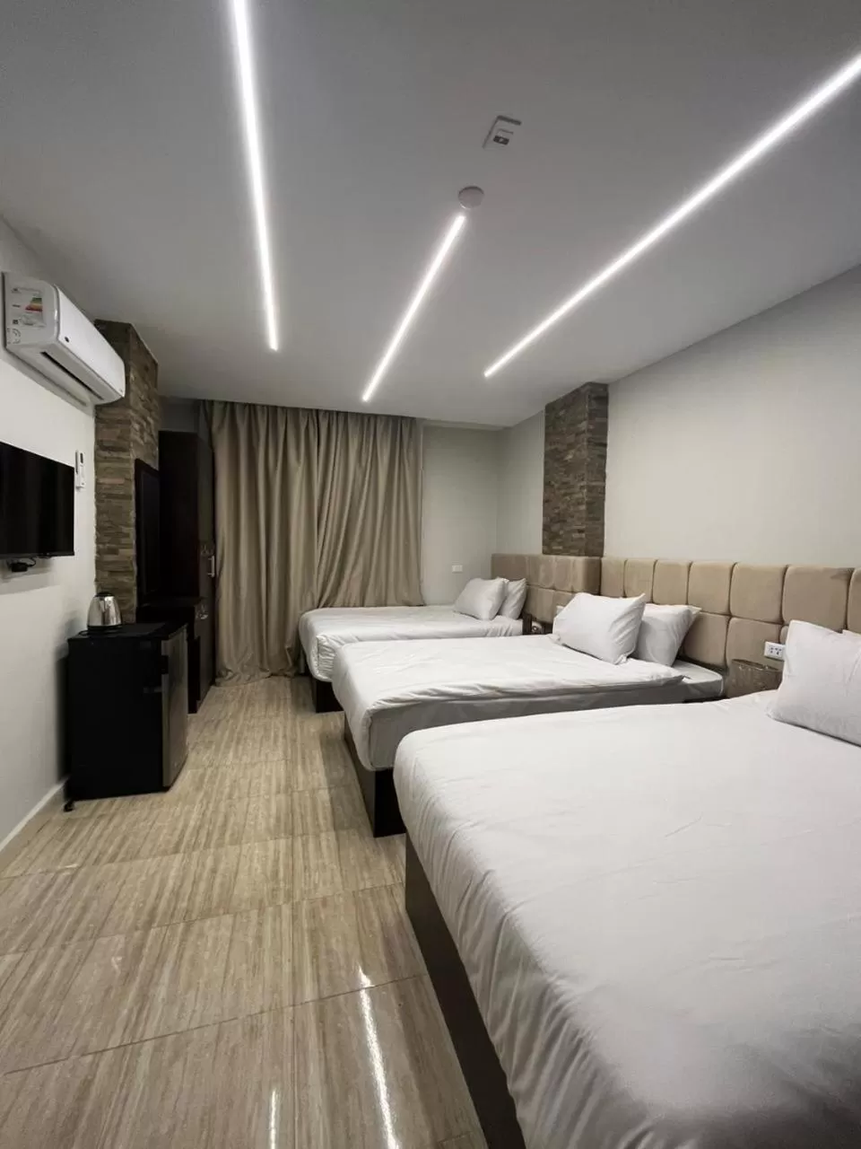 Family, Bed in Crowne Pyramids view inn