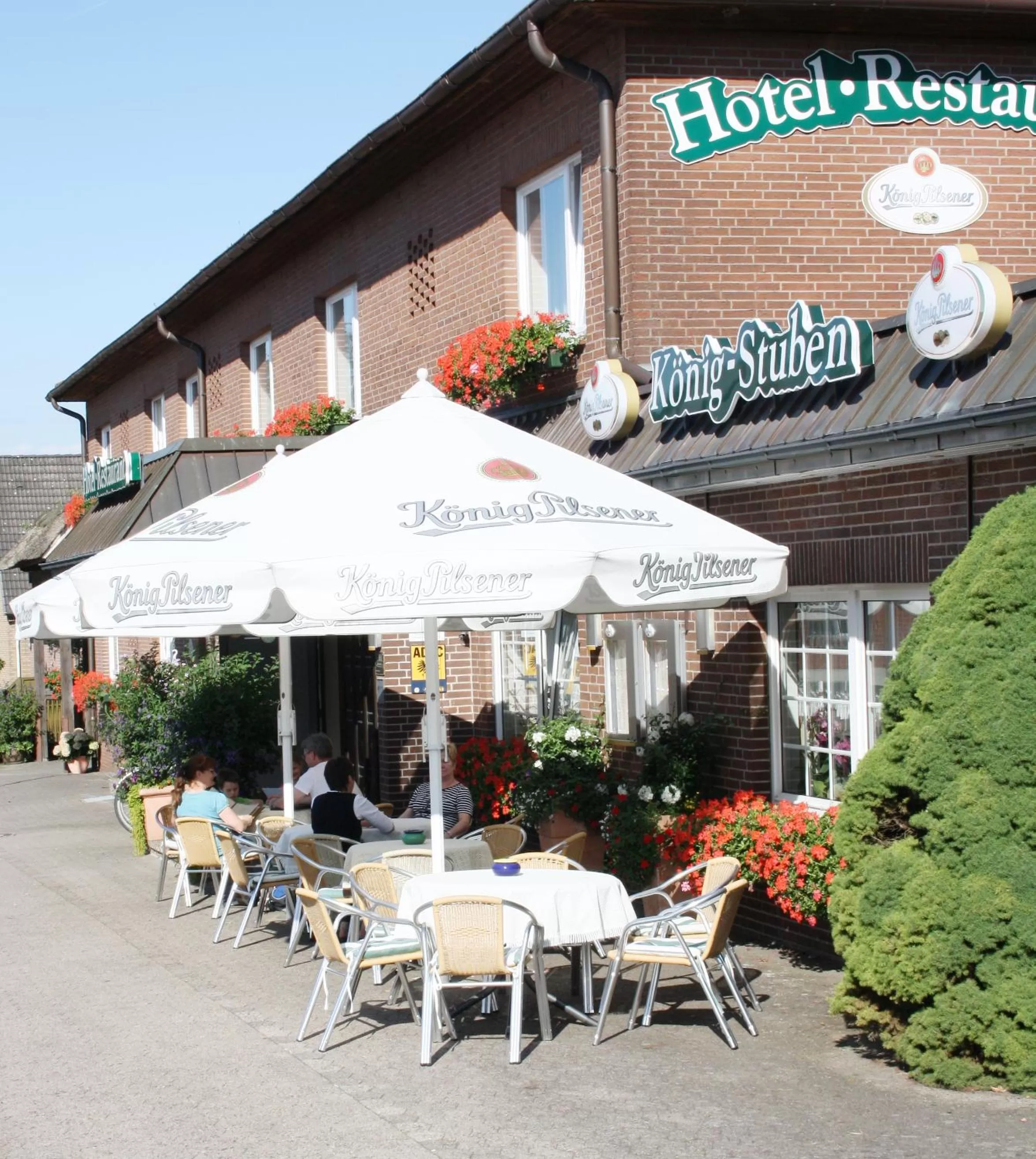 Restaurant/places to eat, Property Building in Hotel König-Stuben