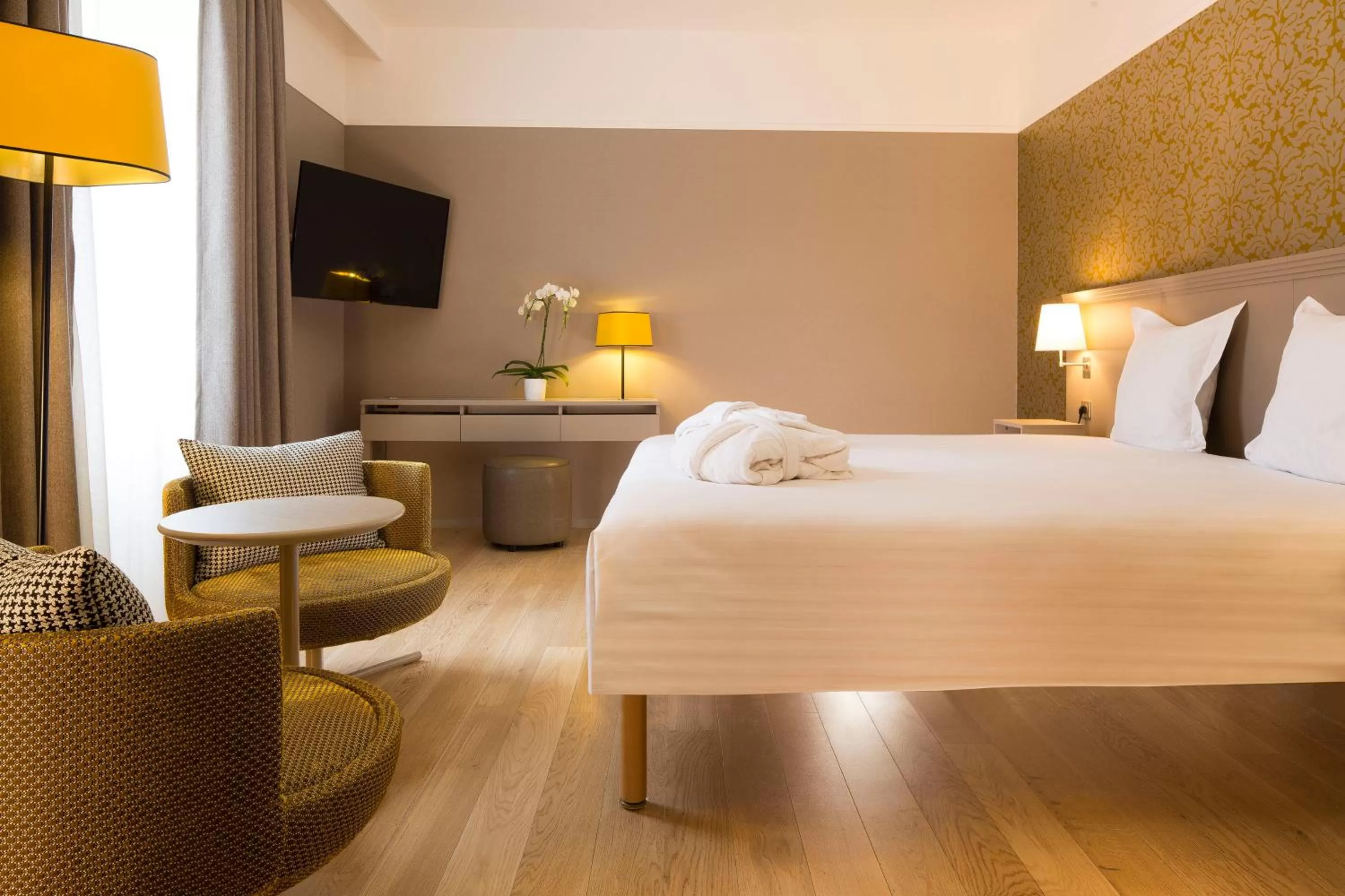 Photo of the whole room, Bed in Oceania Le Jura Dijon